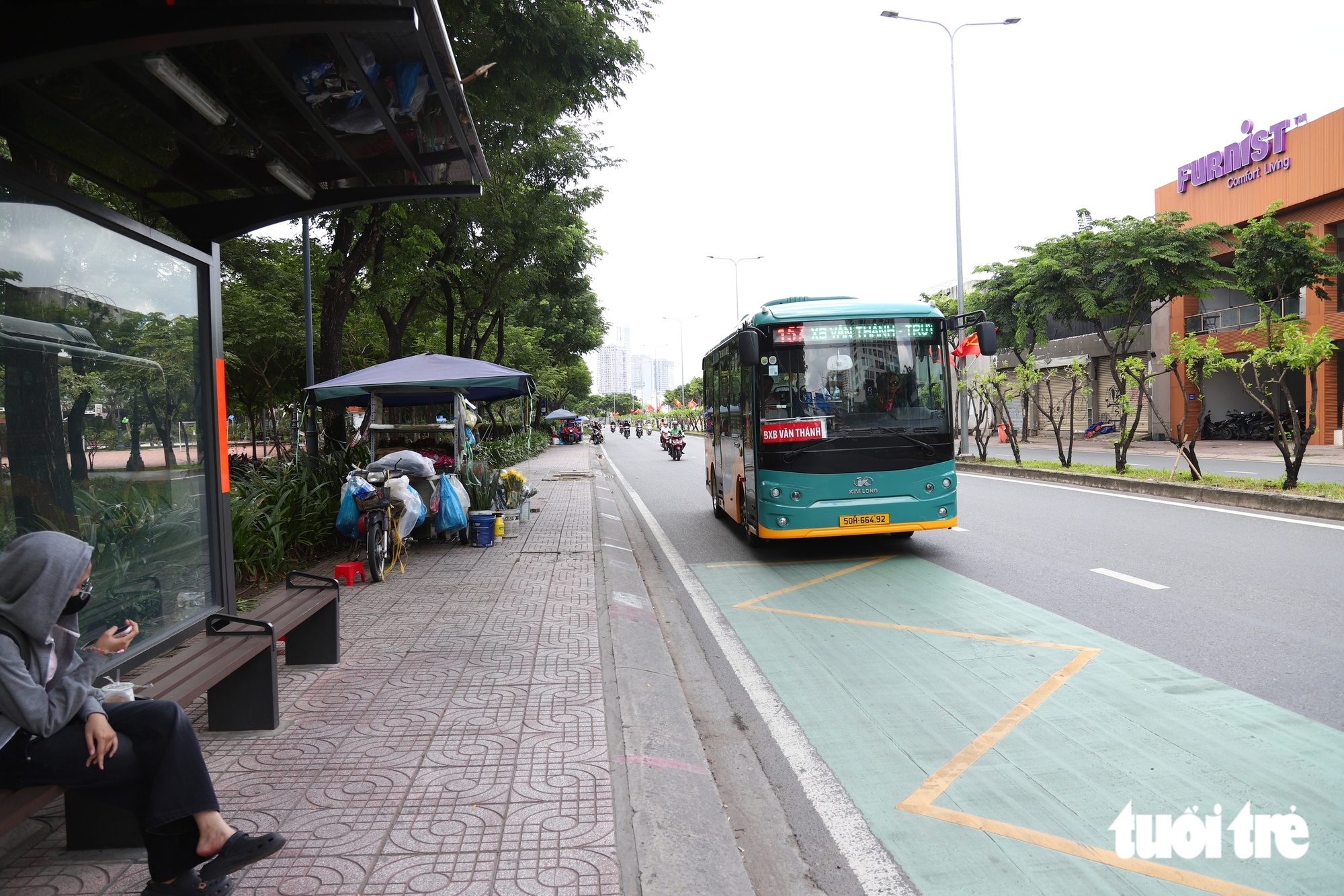 TP.HCM lắp mảng xanh giúp người dân mát mẻ khi đợi xe buýt, chỉnh trang trạm dừng tăng mỹ quan đô thị - Ảnh 11.