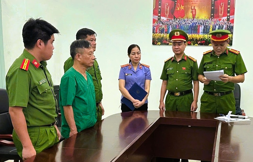 Khởi tố một giám đốc bệnh viện ở Ninh Bình - Ảnh 1.