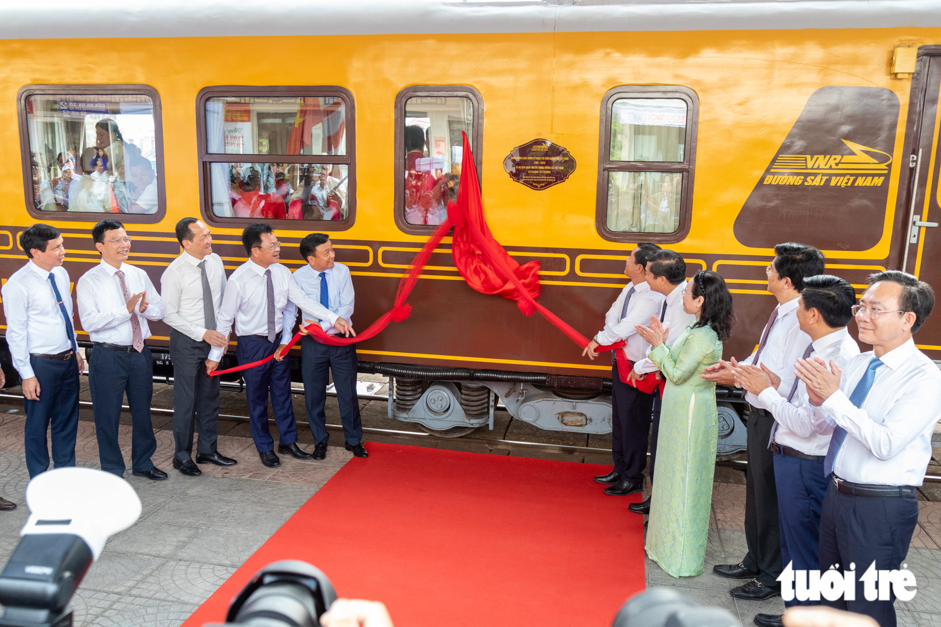 Những trải nghiệm đầu tiên và duy nhất trên tàu du lịch Huế - Phong Nha - Ảnh 1.