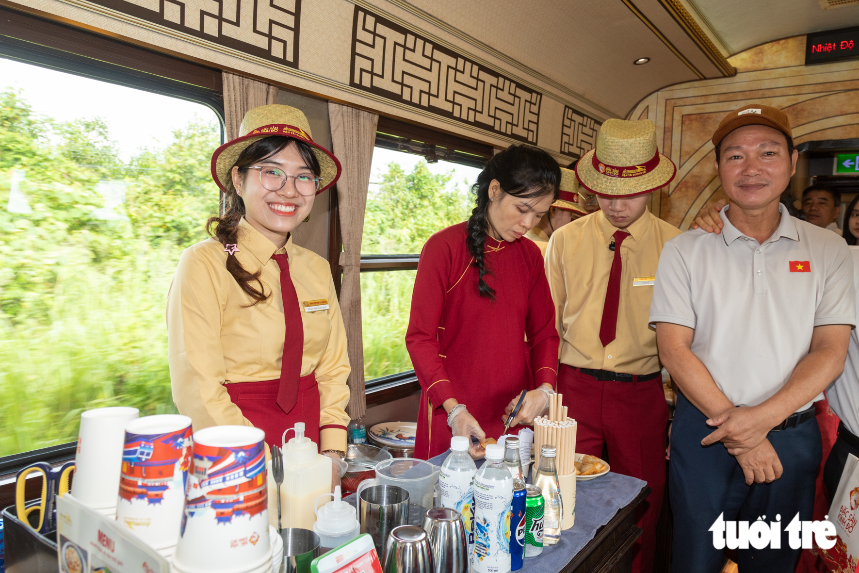 Những trải nghiệm đầu tiên và duy nhất trên tàu du lịch Huế - Phong Nha - Ảnh 7.