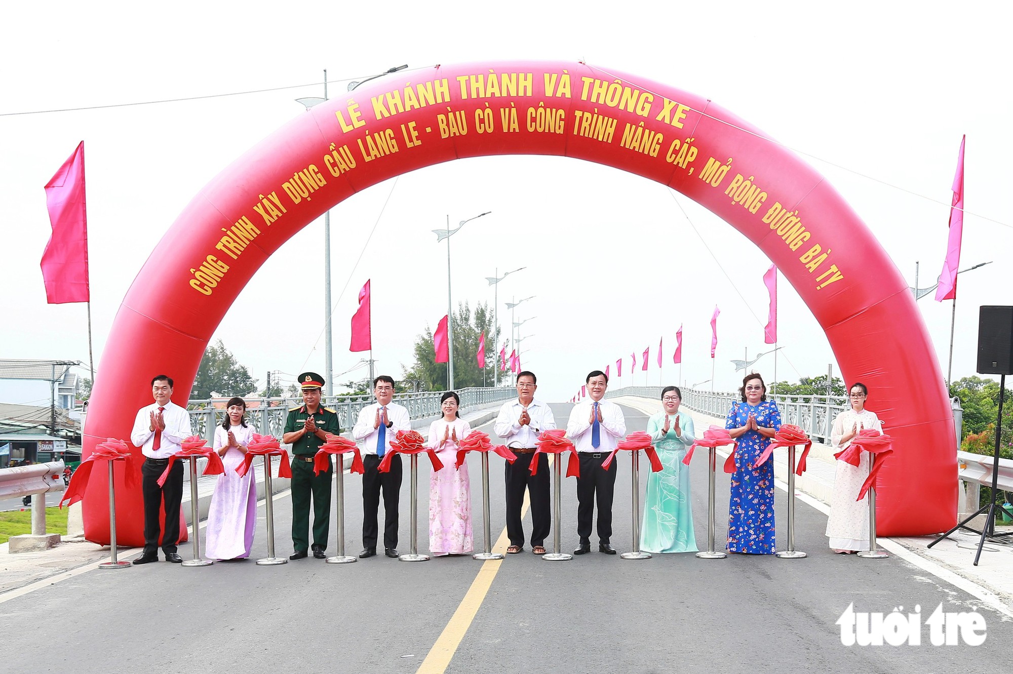Thông xe cầu Láng Le - Bàu Cò và đường Bà Tỵ: Khai thông một trong những trục kết nối TP.HCM - Tây Ninh - Ảnh 1.
