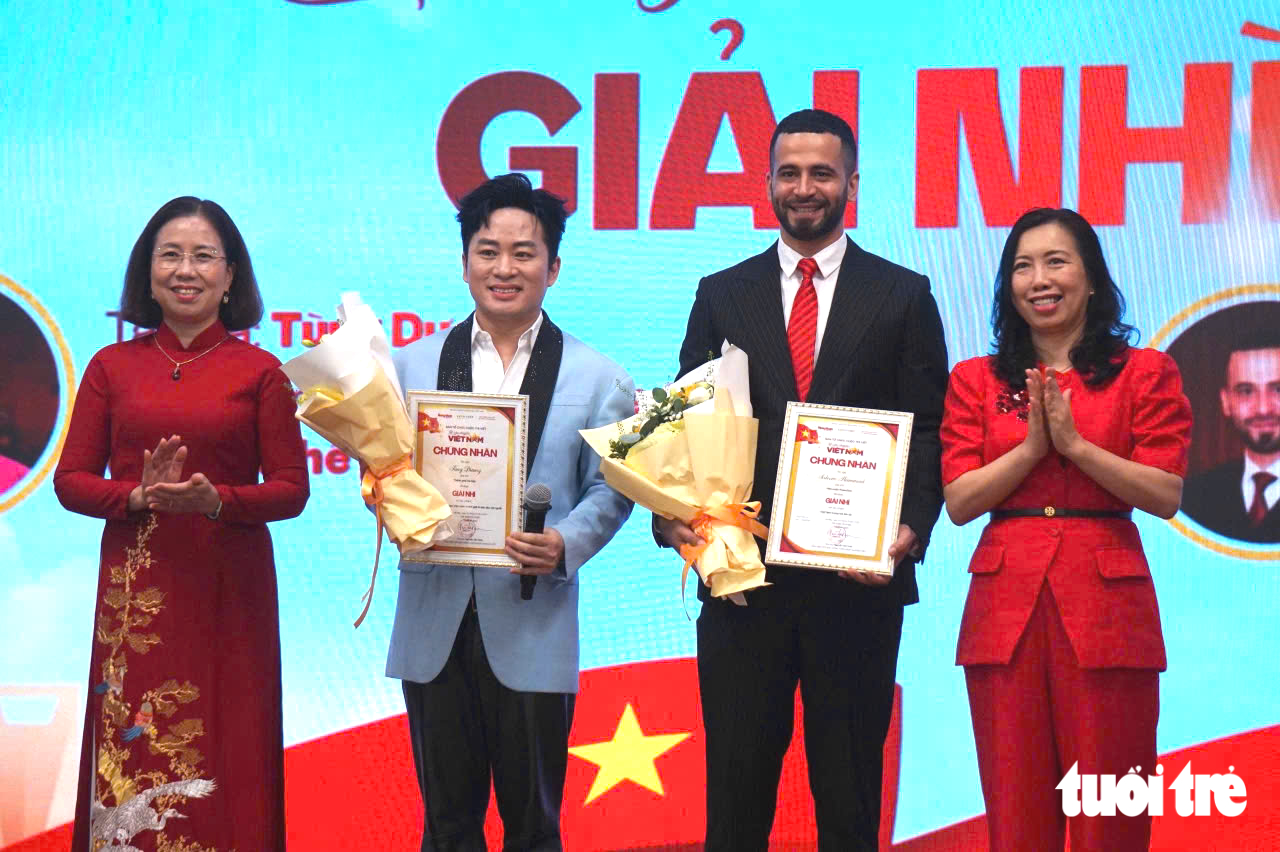Ca sĩ Tùng Dương giành giải nhì cuộc thi viết, chia sẻ ‘múa lân trọn đời cũng được’ - Ảnh 2.