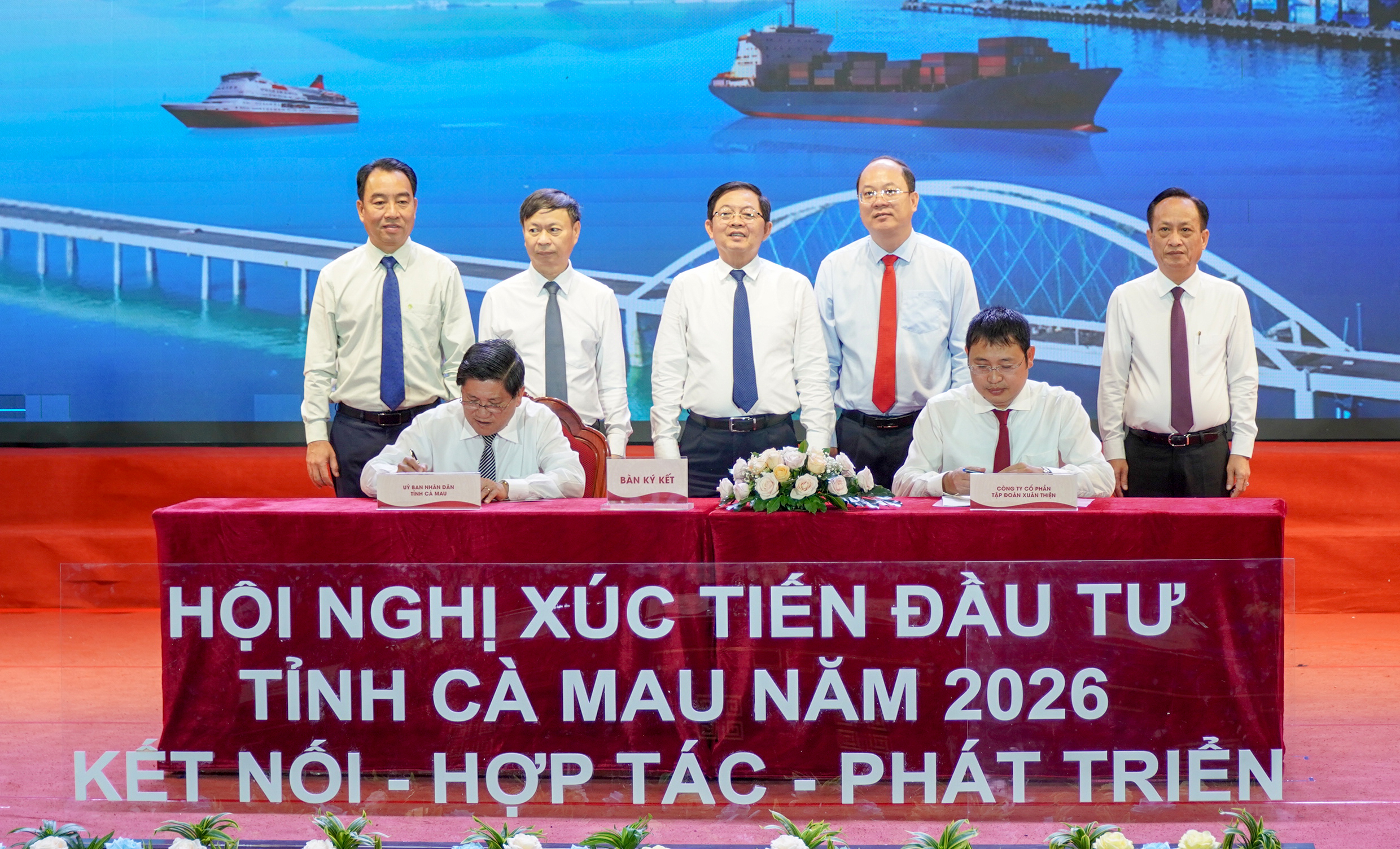 Cà Mau trao giấy chứng nhận đầu tư hơn 40.000 tỉ đồng cho các dự án trọng điểm - Ảnh 2.