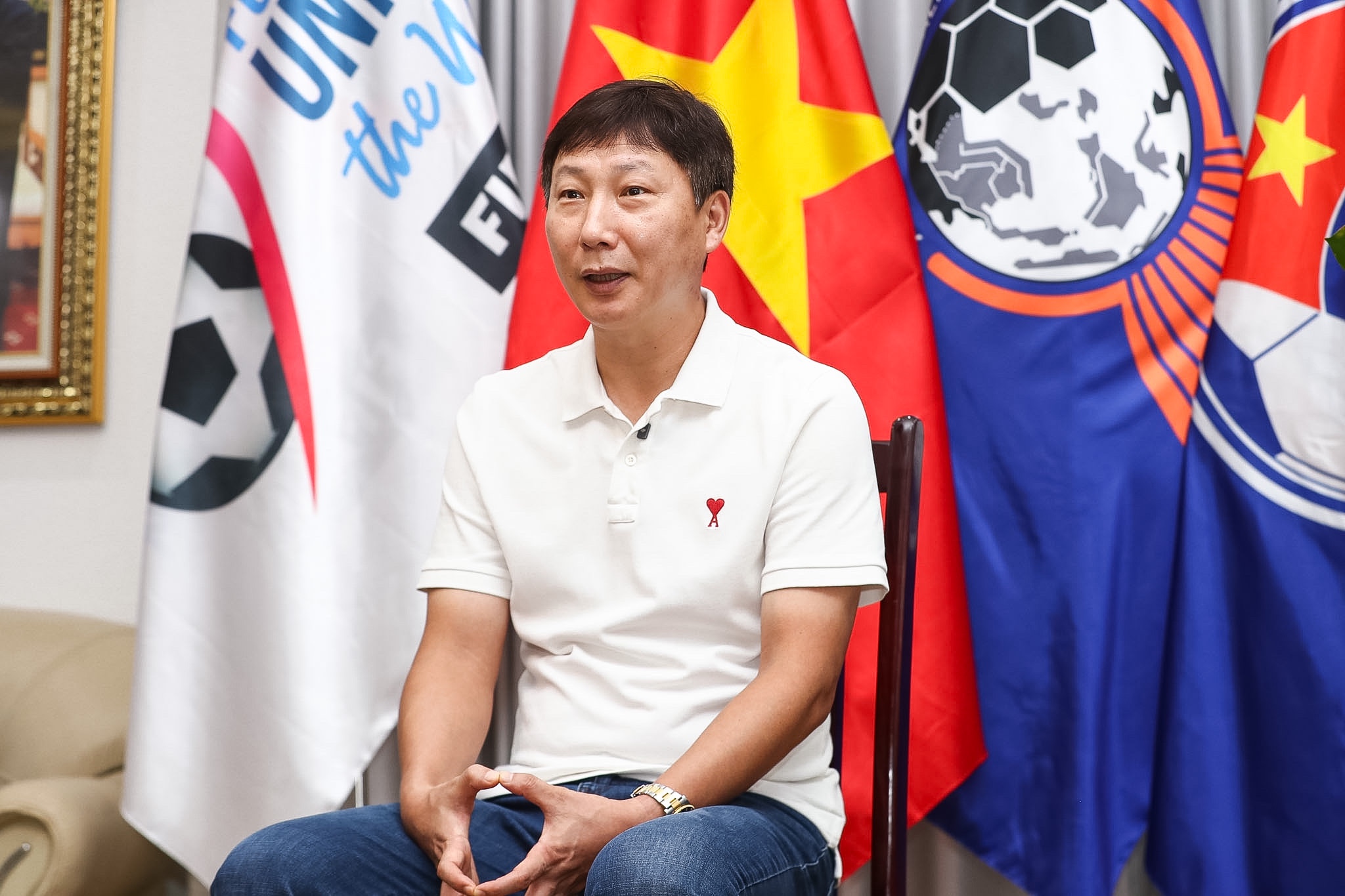 HLV Kim Sang Sik: Cho Đình Bắc rời sân là quyết định khó khăn nhất của tôi  - Ảnh 1.