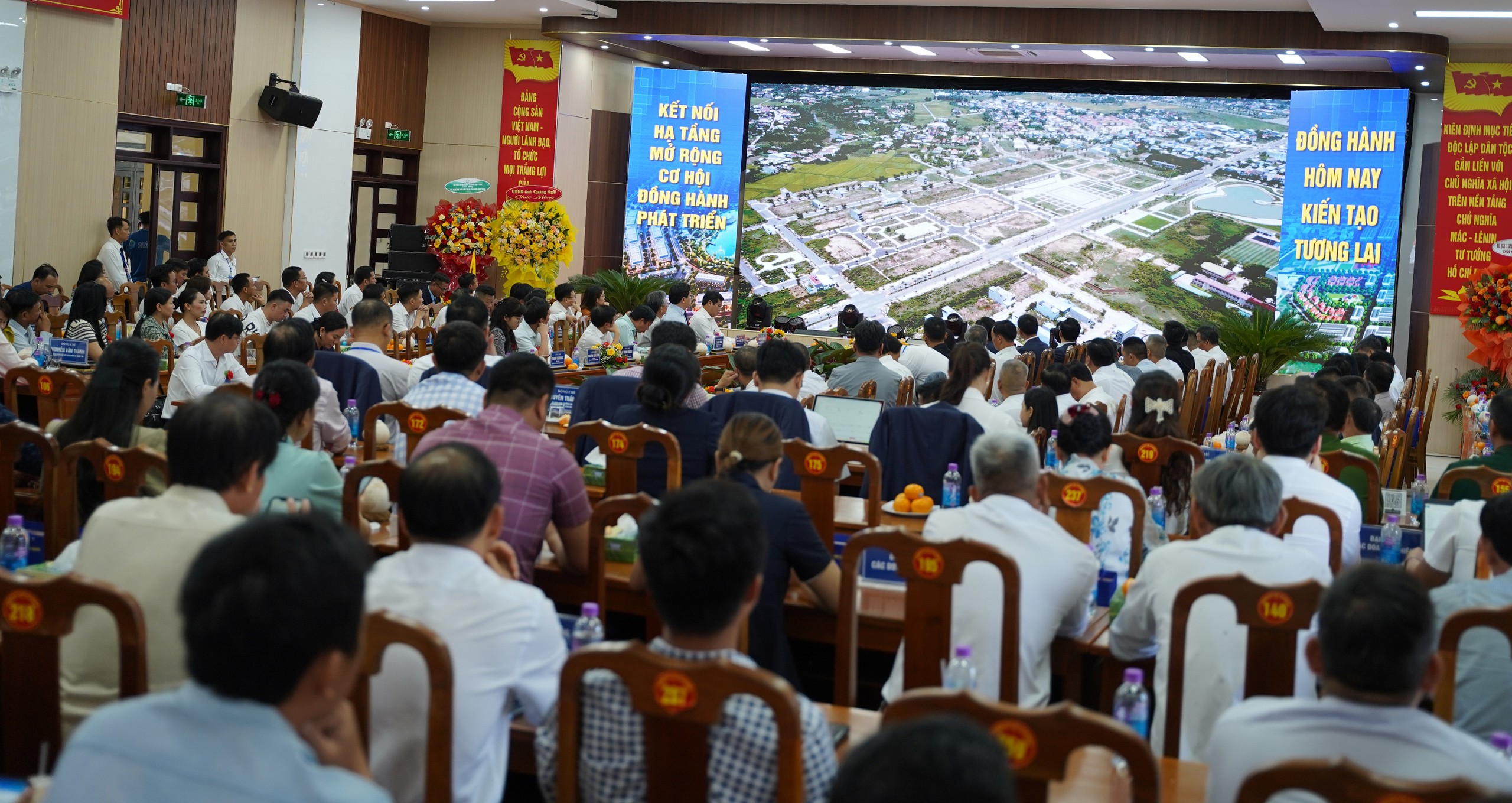Xã mở 'hội nghị xúc tiến đầu tư' nhiều doanh nghiệp đến tìm cơ hội - Ảnh 1.