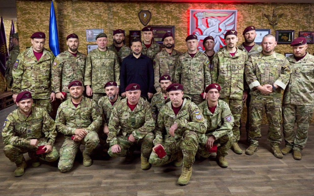 Hai đơn vị an ninh Ukraine nổ súng vào nhau, Tổng thống Zelensky chỉ đạo khẩn - Ảnh 1.