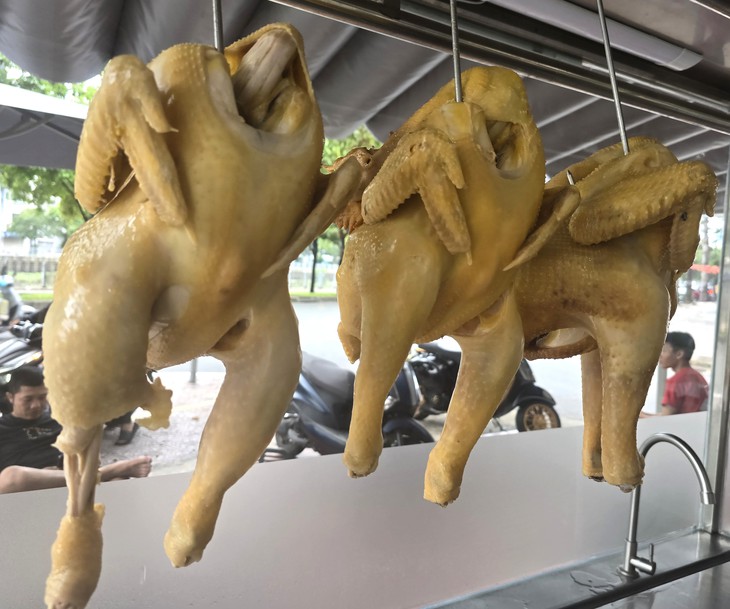 Từ chuyện hàng phở mua gà nhìn rộng ra câu chuyện thu thuế - Ảnh 2.