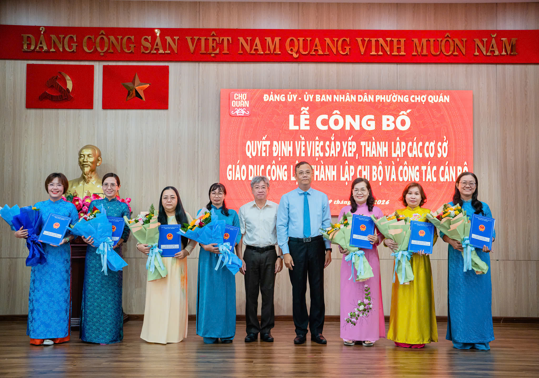 Phường Chợ Quán sắp xếp 10 trường còn 7, bổ nhiệm hiệu trưởng mới - Ảnh 1.