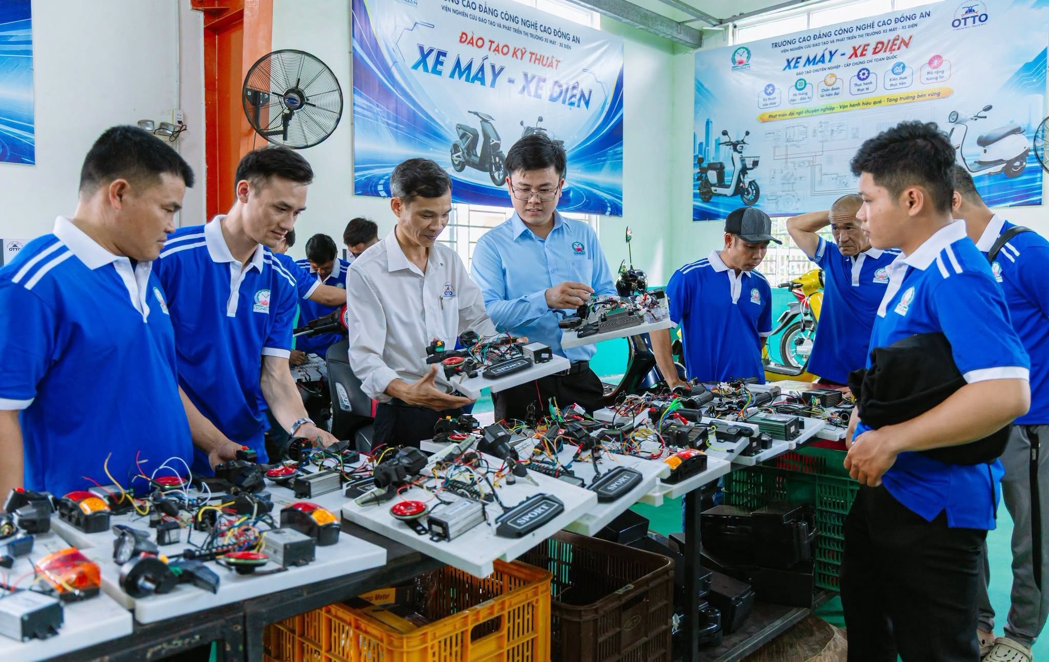 U50 vào cao đẳng chính quy: Học nghề sau hàng chục năm đi làm - Ảnh 2.