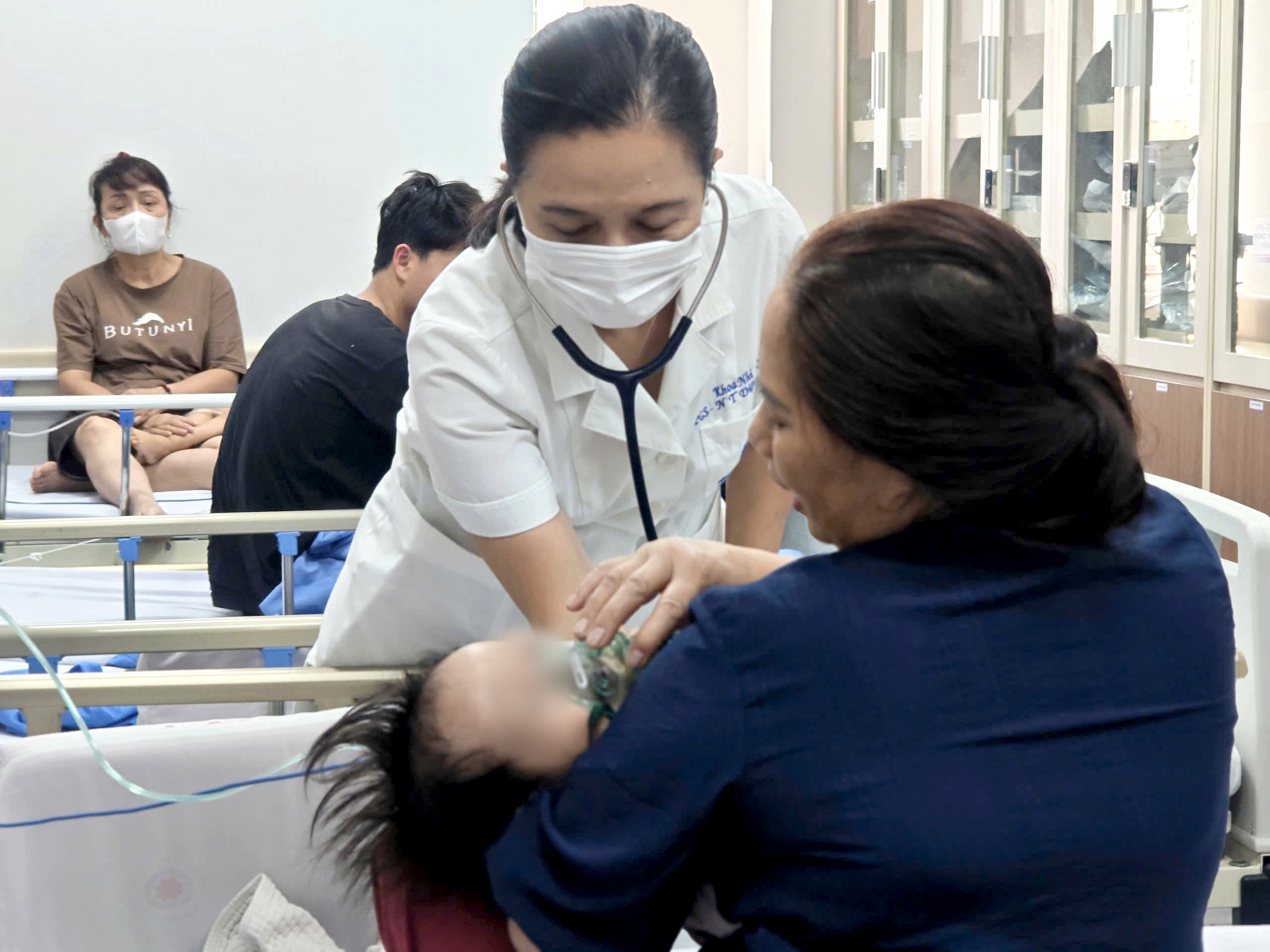 RSV ở trẻ sơ sinh: Tối bình thường, sáng đã có thể suy hô hấp - Ảnh 2.