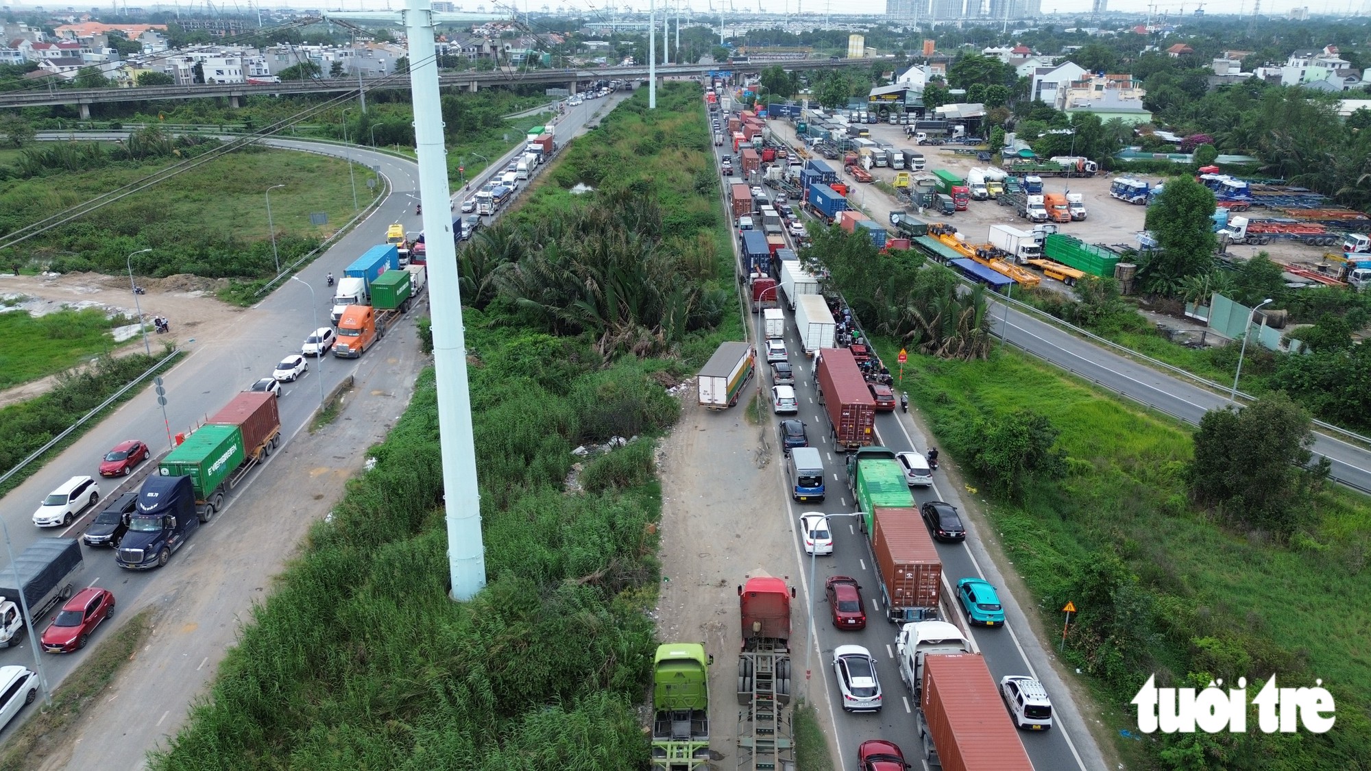 Ngày đầu nghỉ lễ 2-9, cao tốc TP.HCM - Long Thành kẹt 10km, đường Võ Chí Công cũng 'đứng hình' - Ảnh 4.