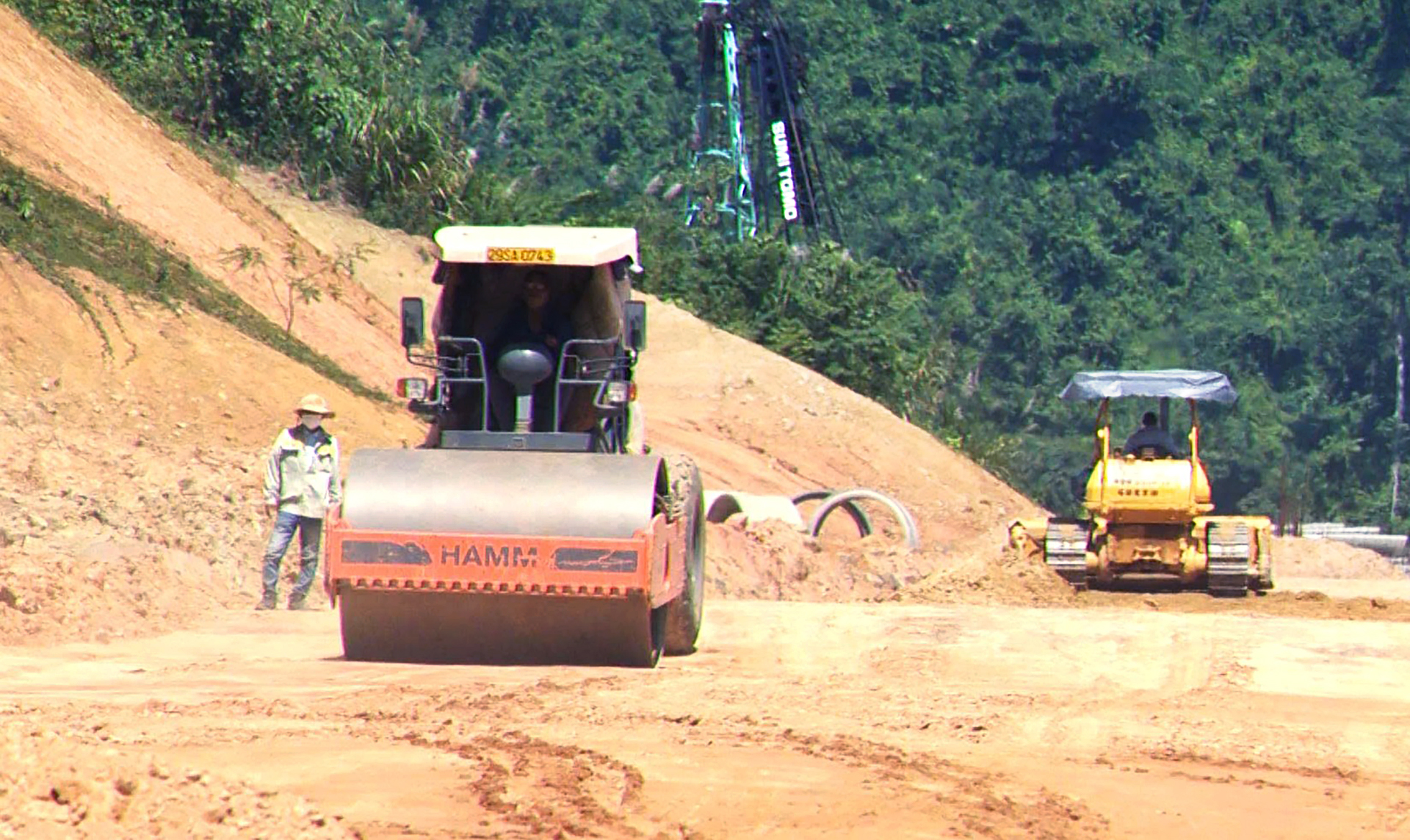 Thiếu vật liệu xây dựng làm cao tốc Khánh Hòa - Buôn Ma Thuột - Ảnh 2.