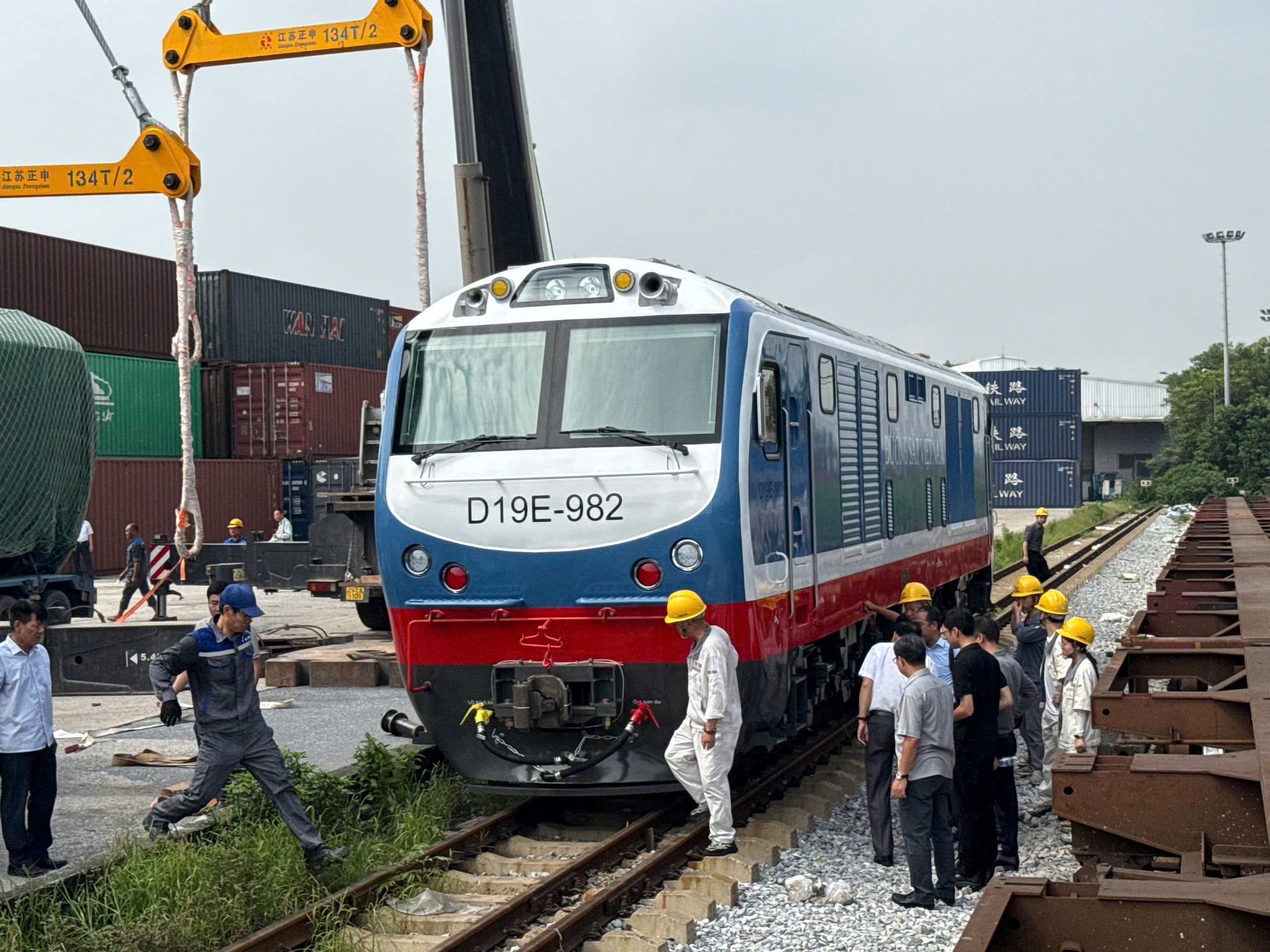 Ngành đường sắt có thêm đầu máy mới chạy tốc độ tới 120 km/h - Ảnh 2.