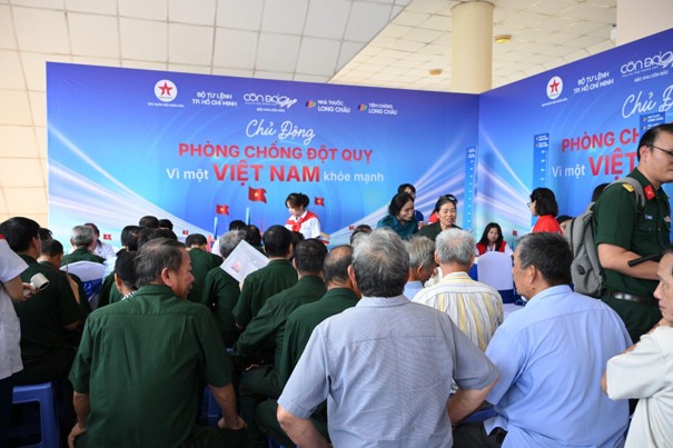 Long Châu mang đến sức khỏe cho người dân Côn Đảo trong Hành trình tri ân 2026 - Ảnh 6.