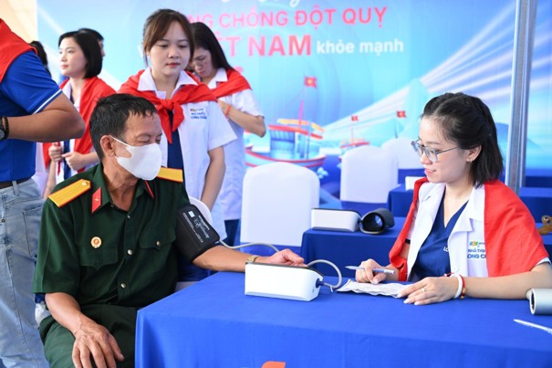 Long Châu mang đến sức khỏe cho người dân Côn Đảo trong Hành trình tri ân 2026 - Ảnh 7.