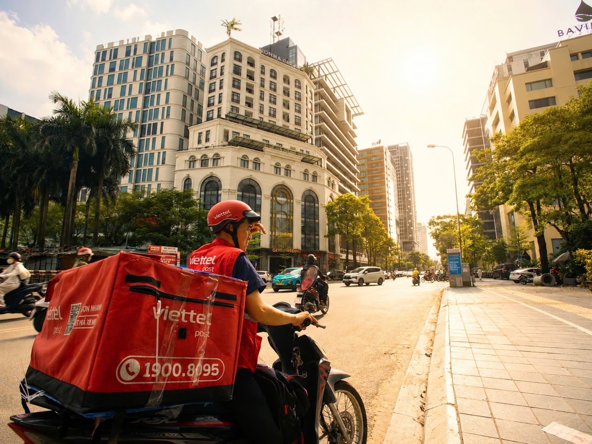 Đã thu thêm phụ phí xăng dầu, vì sao Viettel Post vẫn giảm 25% lợi nhuận? - Ảnh 1.