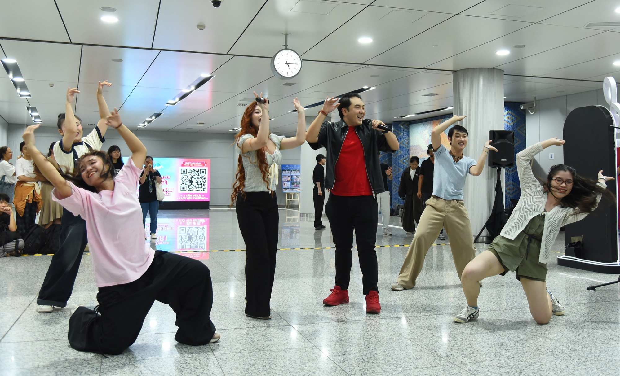 Ga Metro Bến Thành thành sân khấu nhạc kịch - Ảnh 5.