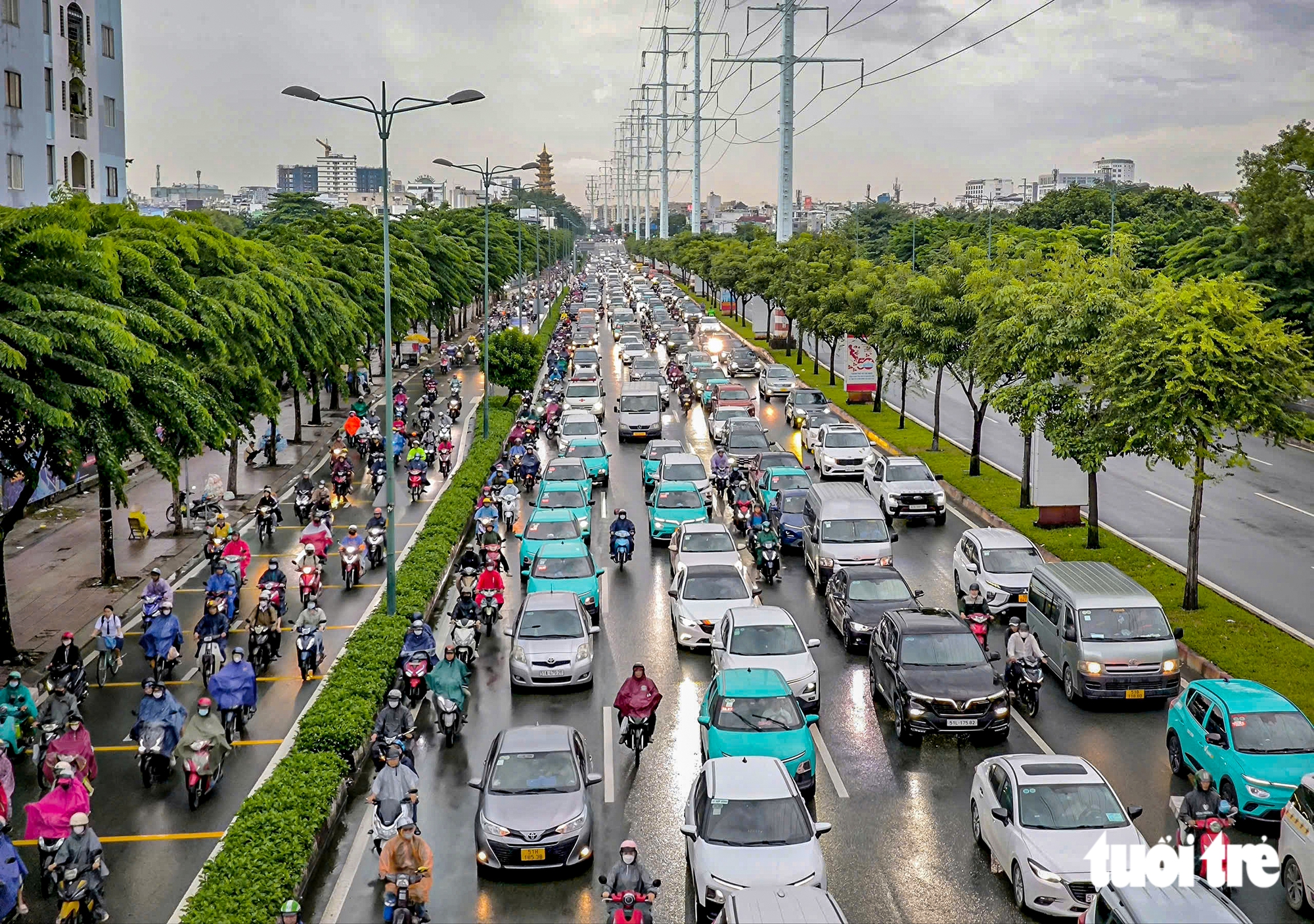 Phó chủ tịch TP.HCM Hoàng Nguyên Dinh: Chỉ rõ cách giảm ùn tắc, không đề xuất chung chung - Ảnh 1.