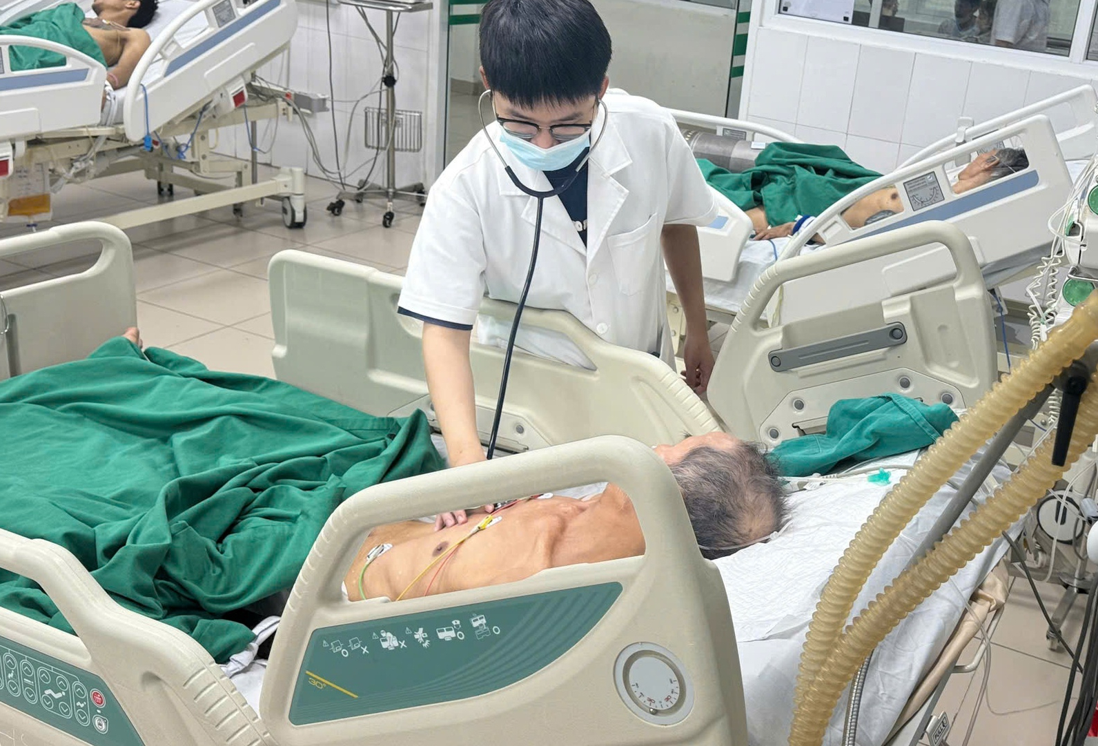 Phát hiện vi khuẩn đường ruột gây viêm màng não - Ảnh 1.