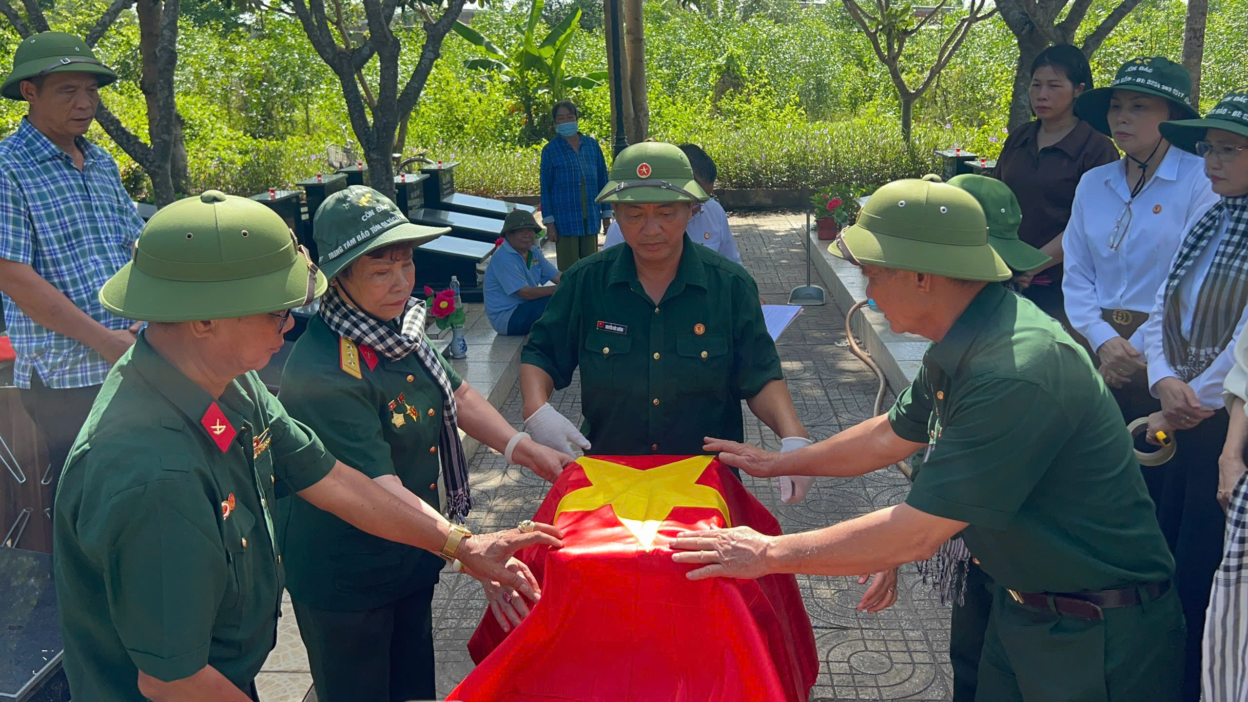 Chuyến tàu Thống Nhất hôm nay có liệt sĩ về quê cha đất tổ Phú Thọ sau gần 60 năm vào chiến trường miền Nam - Ảnh 5.