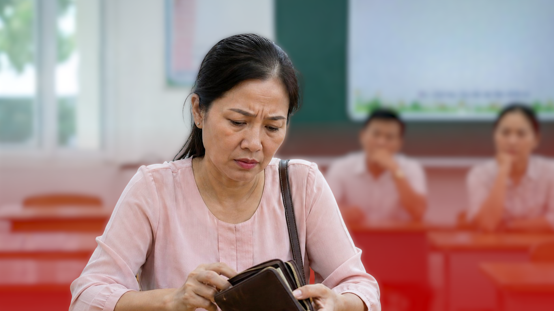 Trường ép mua đồng phục hoặc thu sai quy định, phụ huynh cần làm gì? - Ảnh 1.