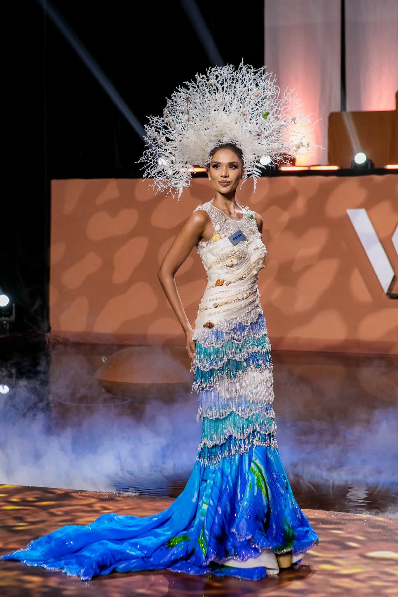 111 người đẹp Miss World kể chuyện văn hóa bản địa qua thời trang - Ảnh 9.