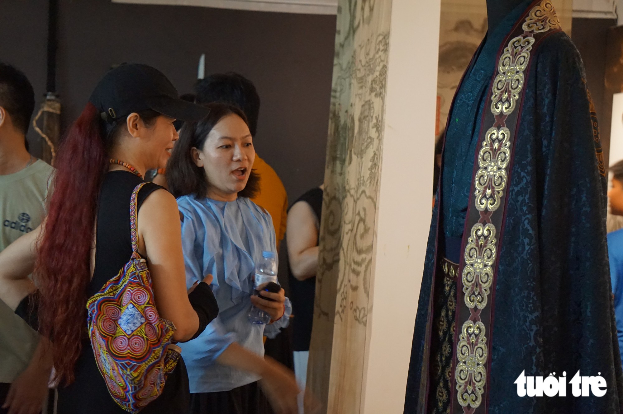 Văn hóa nhà Đinh trong phim ‘Hộ linh tráng sĩ’ ra phố đi bộ hồ Hoàn Kiếm - Ảnh 3.