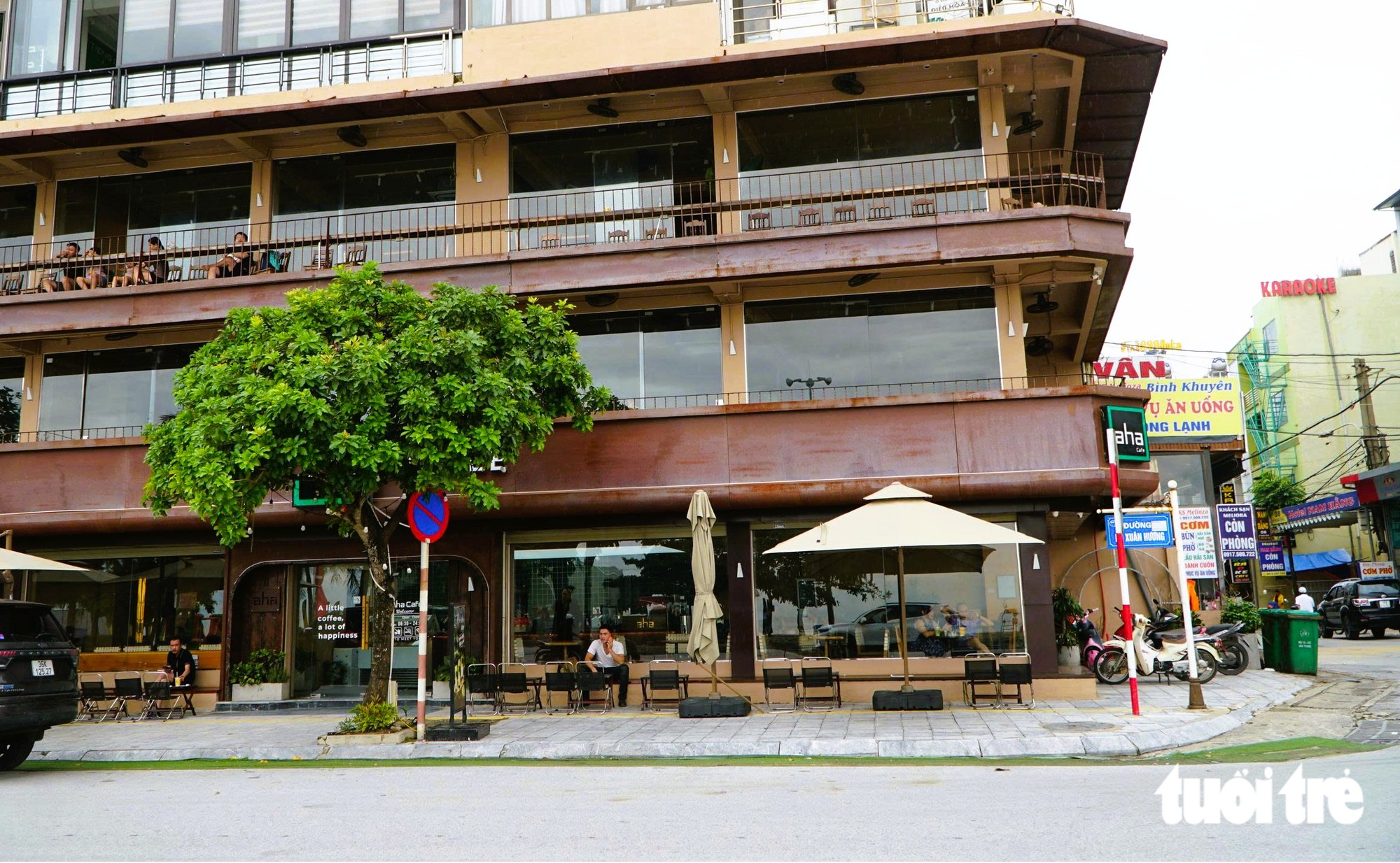 Hình ảnh khác lạ ở bãi biển nổi tiếng Thanh Hóa ngày đầu nghỉ lễ 2-9 - Ảnh 3.