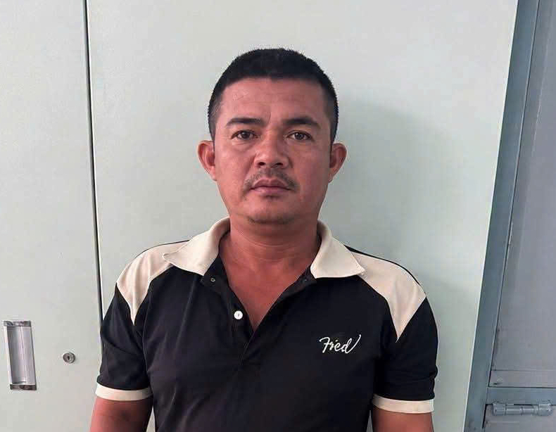 Nam thanh niên dùng chậu bê tông đánh bạn nhậu nguy kịch, bị khởi tố về tội giết người - Ảnh 1.