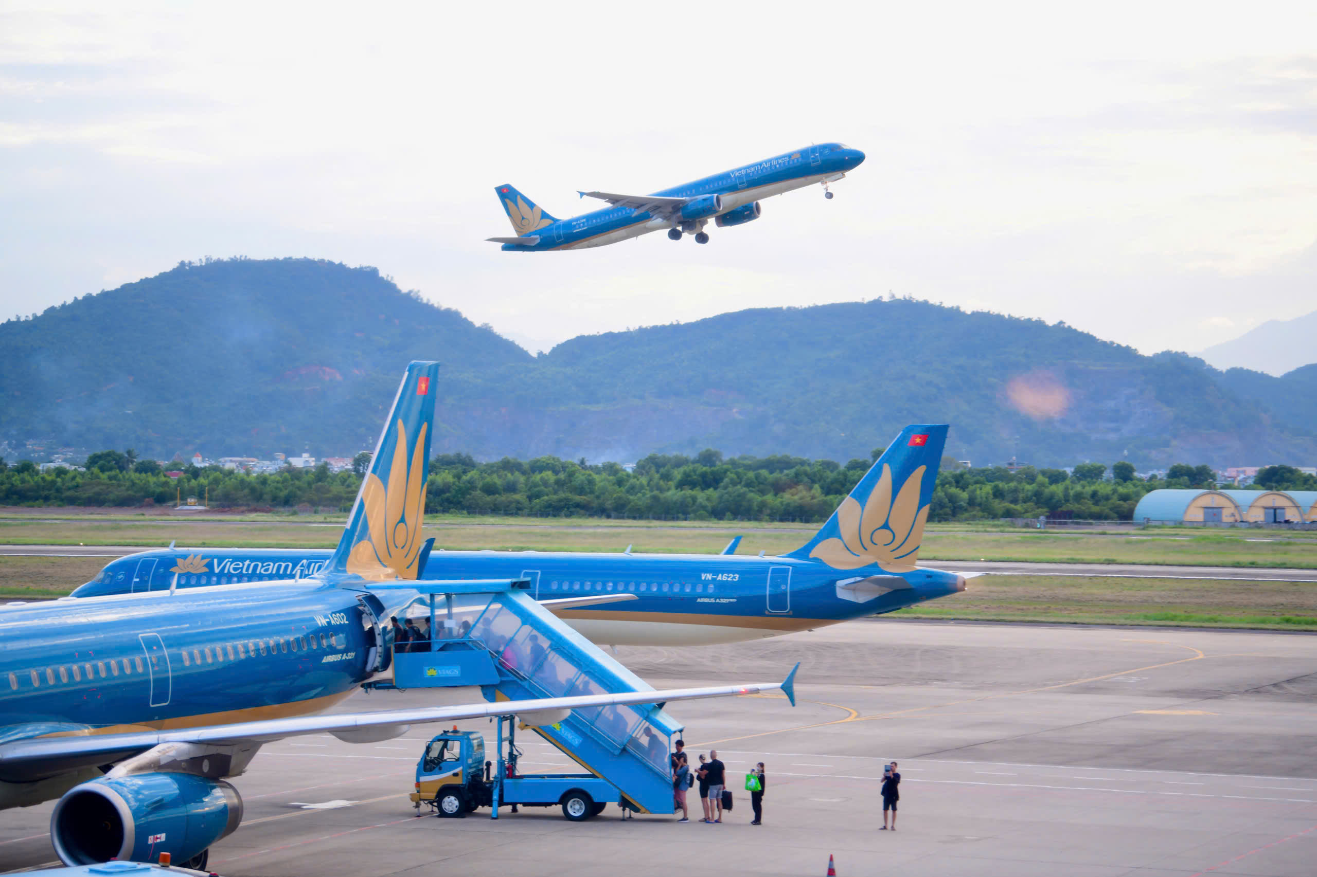 Khách tăng, sân bay bớt căng dịp lễ 2-9: Năng lực phục vụ hàng không đã khác? - Ảnh 4.