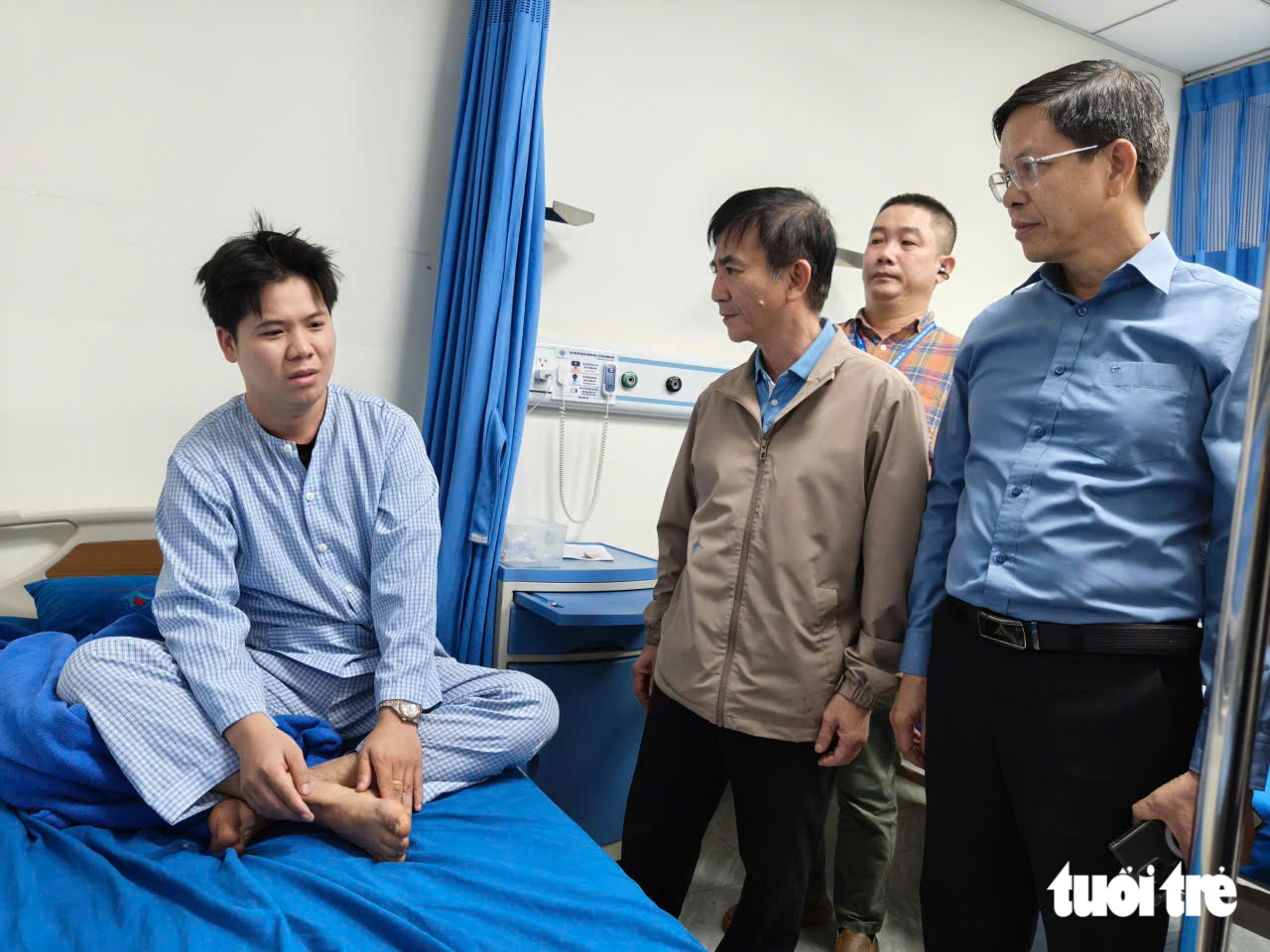 Vụ lật xe khách tại Gia Lai: Giấu mẹ về nghỉ lễ để tạo bất ngờ, cô gái mãi không thể gặp mẹ - Ảnh 2.