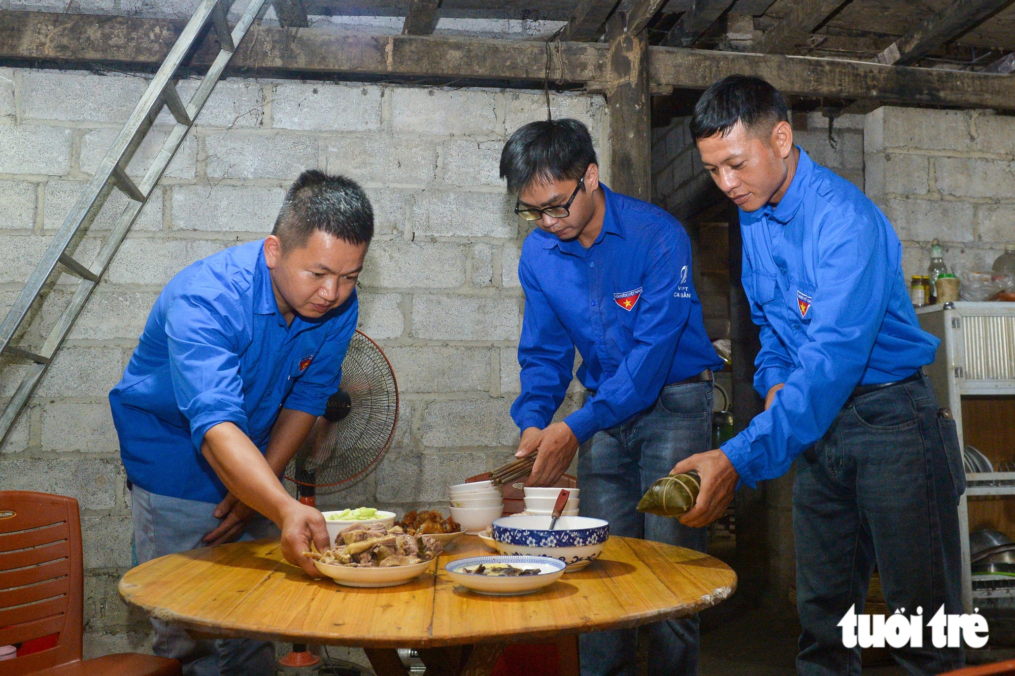 Bên mâm cơm mừng Quốc khánh ở xã Độc Lập - Ảnh 9.