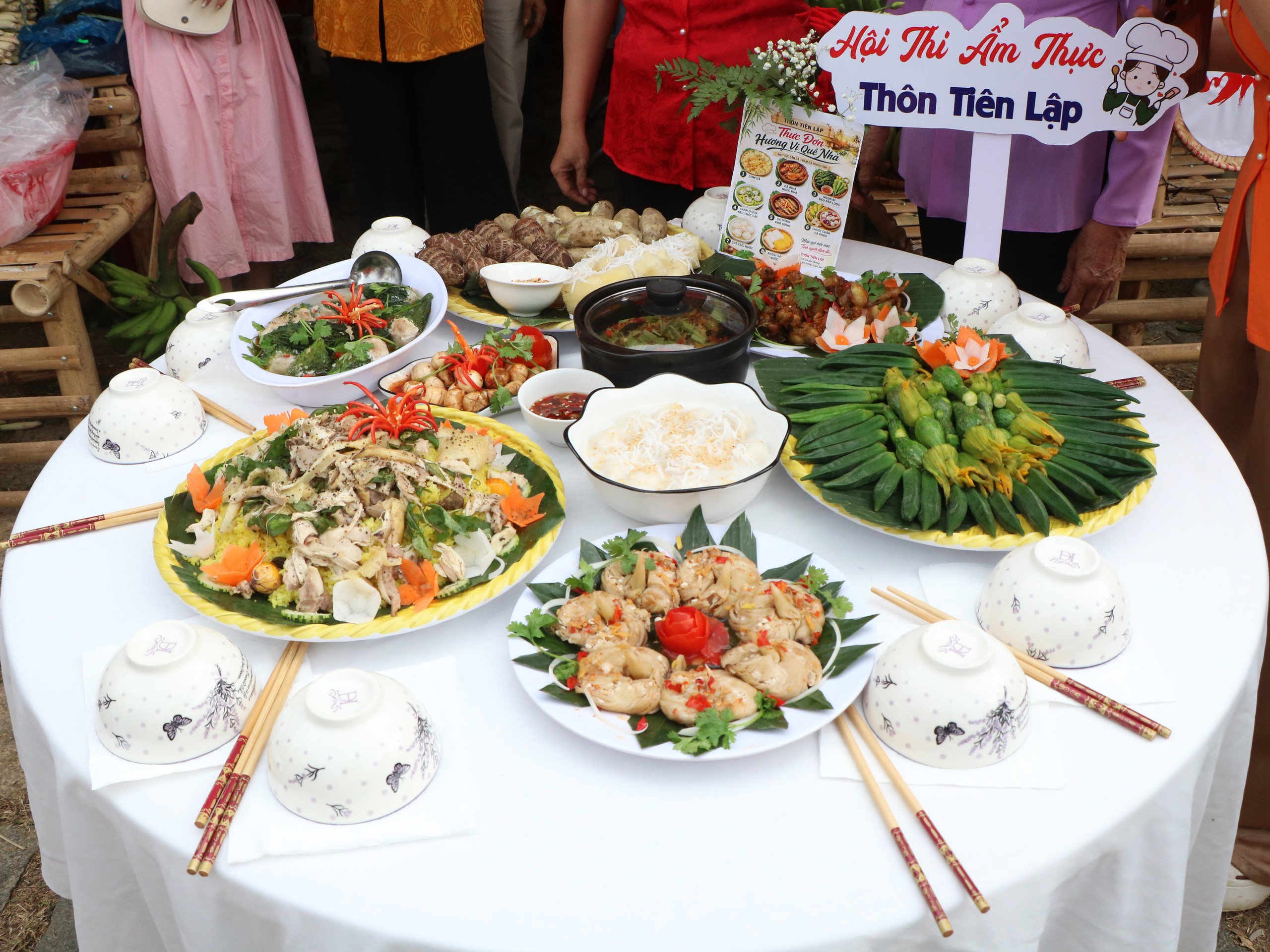 Food tour hội làng Lộc Yên: Khám phá ẩm thực dân gian giữa ‘Miền quê hạnh phúc’ - Ảnh 14.