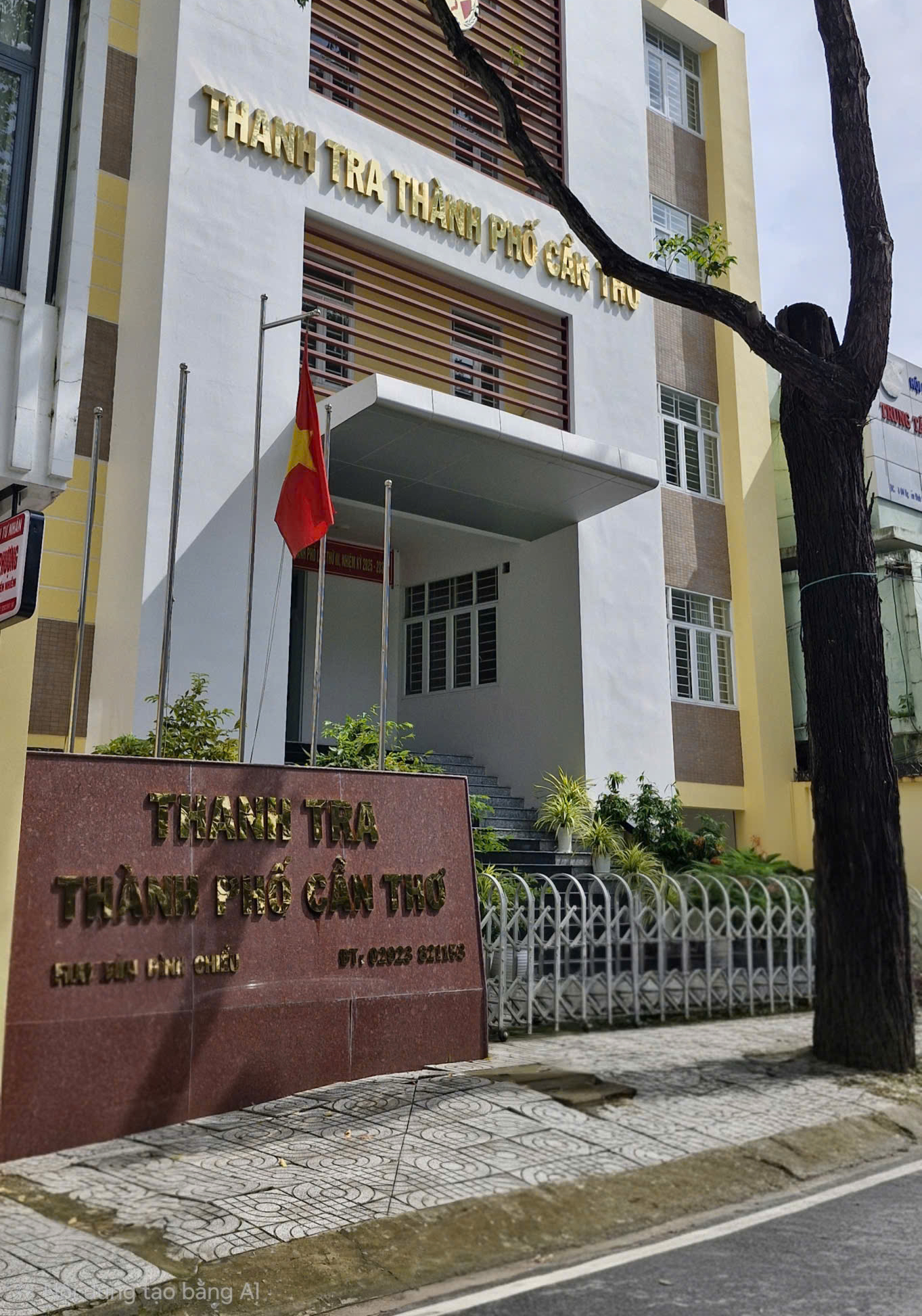 Sổ đỏ đã chuyển nhượng, doanh nghiệp vẫn ký hợp đồng bán thu hàng trăm tỉ đồng - Ảnh 1.