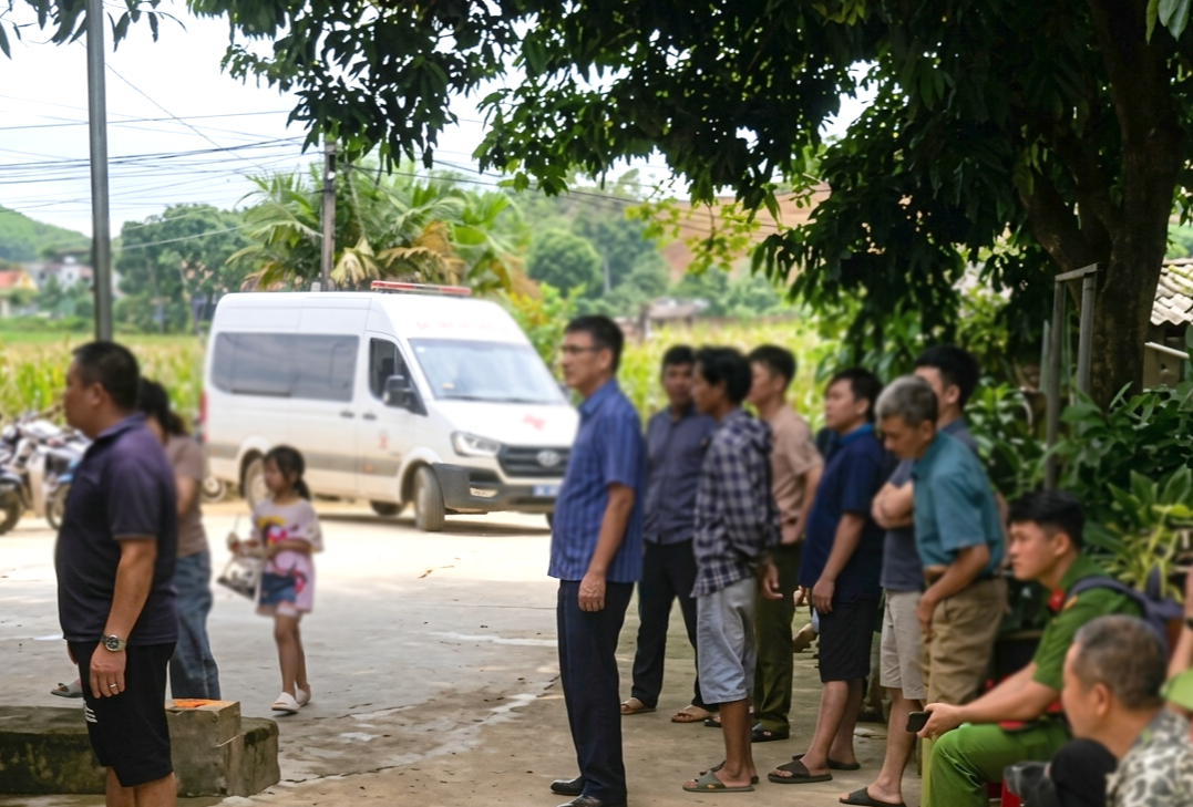 Thau rửa hòn non bộ, đôi vợ chồng già hơn 80 tuổi bị điện giật tử vong - Ảnh 1.