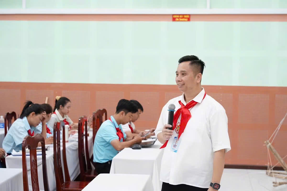 Thi Nghi thức Đội kiểu 'cà thọt': Hội đồng Đội trung ương không chấp nhận làm sai lệch ý nghĩa Nghi thức Đội - Ảnh 3.