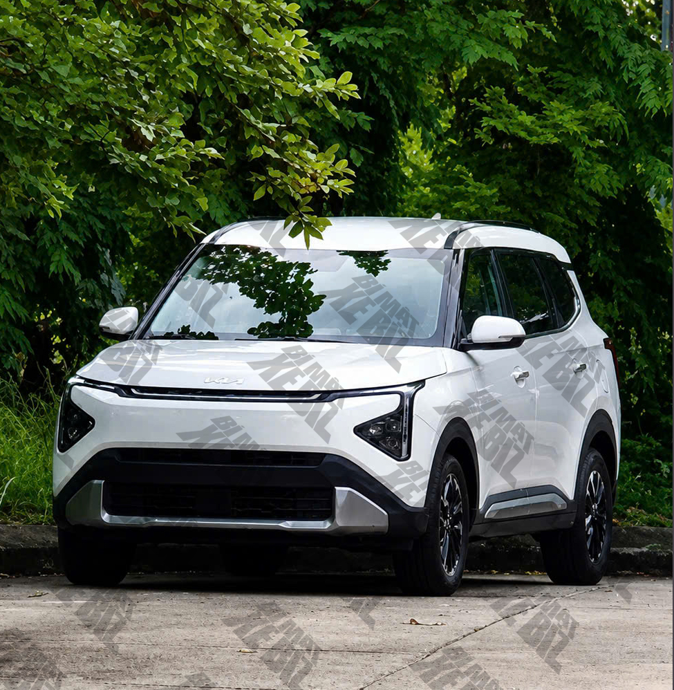 Kia Carens mới xuất hiện ở Việt Nam: Lột xác toàn diện, có ADAS cạnh tranh Mitsubishi Xpander - Ảnh 1.