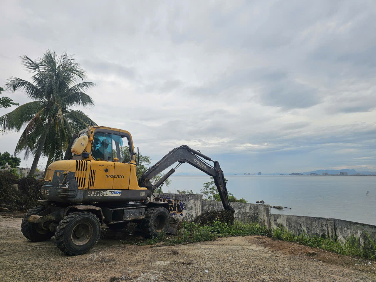 Làm việc 3 ca, xử lý người buôn bán trái phép trên núi Sơn Trà - Ảnh 5.