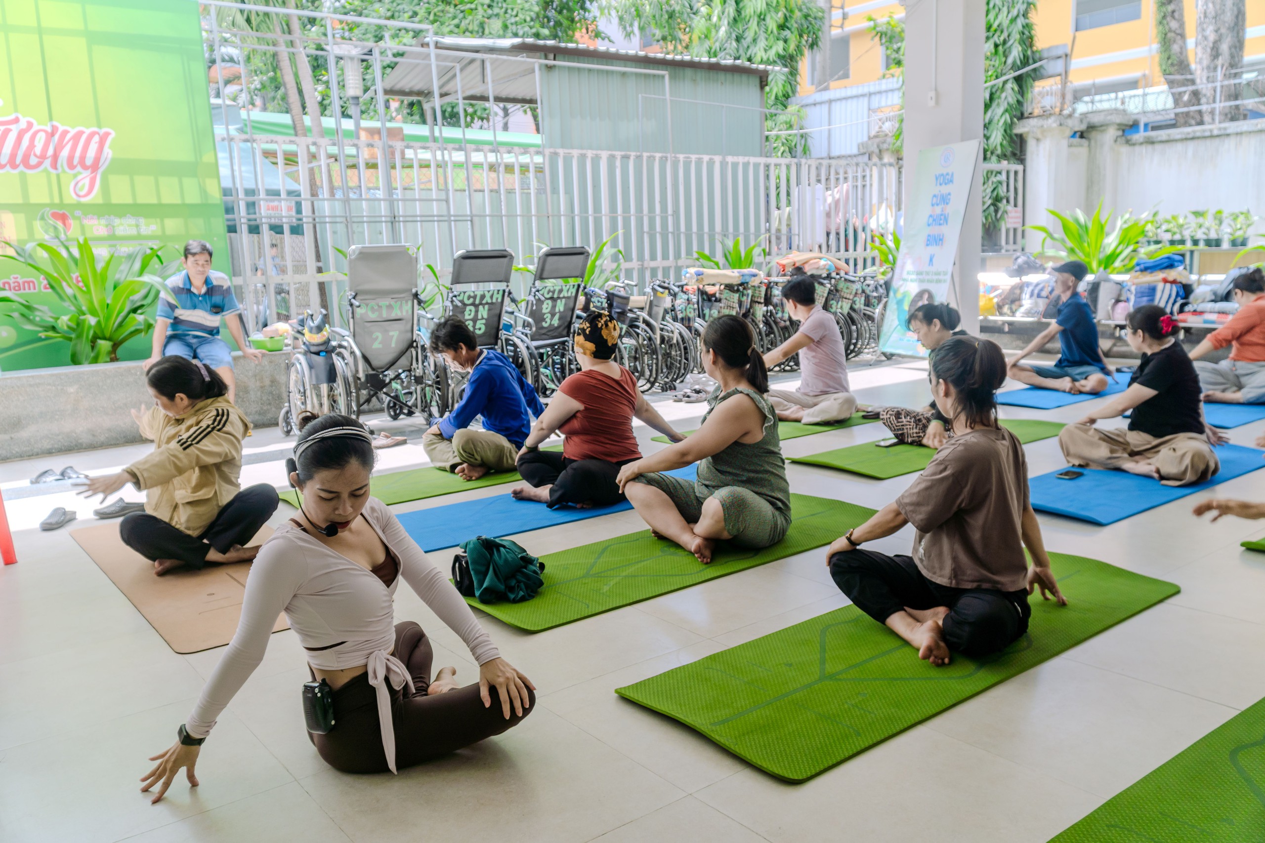 Lớp yoga miễn phí hỗ trợ bệnh nhân ung thư tại Bệnh viện Chợ Rẫy tiếp thêm sức mạnh - Ảnh 5.
