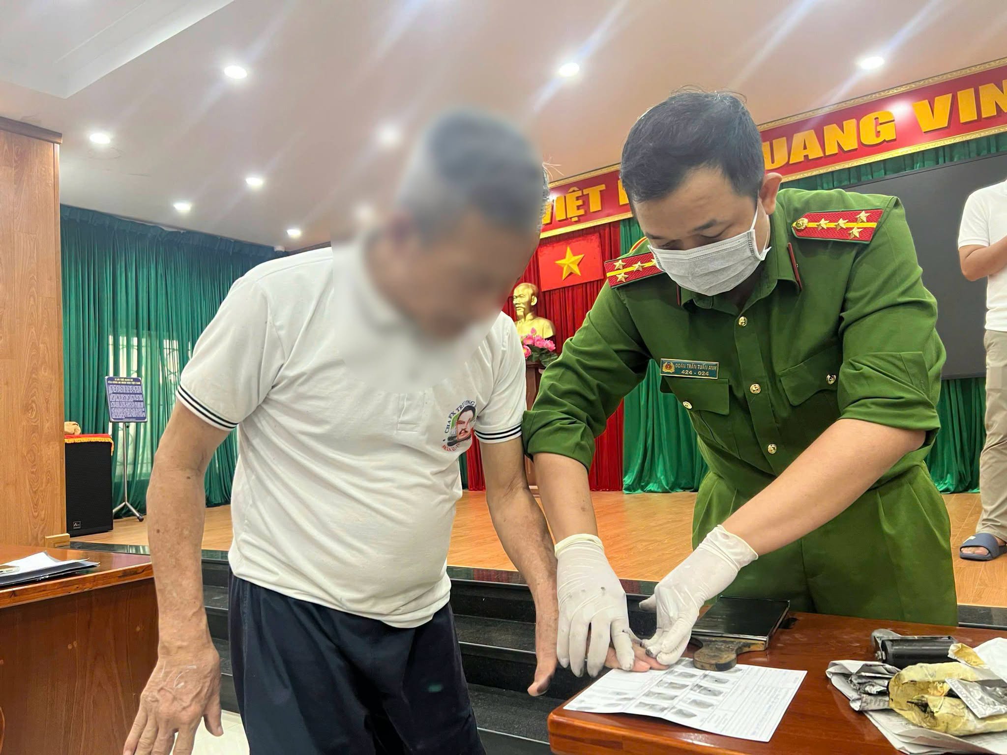 Công an TP.HCM tiếp tục tiếp nhận 47 công dân bị Mỹ trục xuất - Ảnh 2.