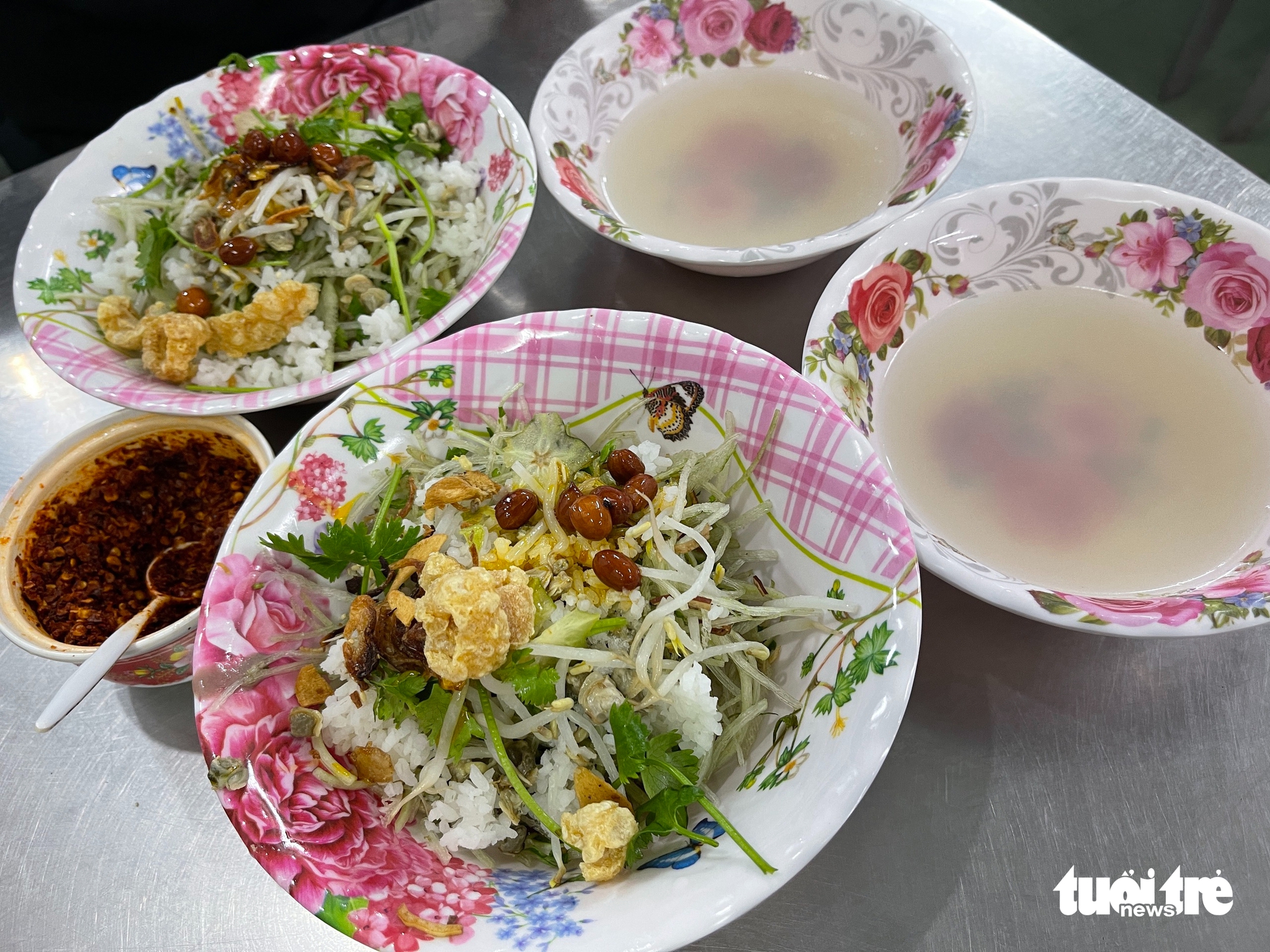 Hue: The city that can’t be rushed when visiting Vietnam - Ảnh 7.