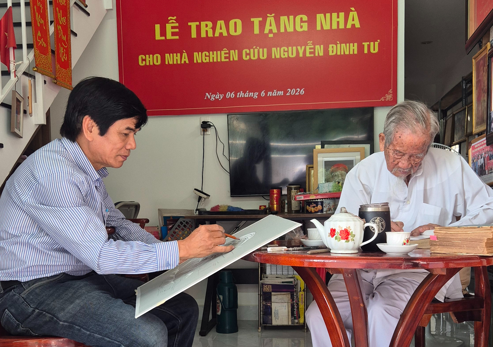 Điều gì khiến họa sĩ Lê Sa Long quên thời gian bên cụ Nguyễn Đình Tư? - Ảnh 1.