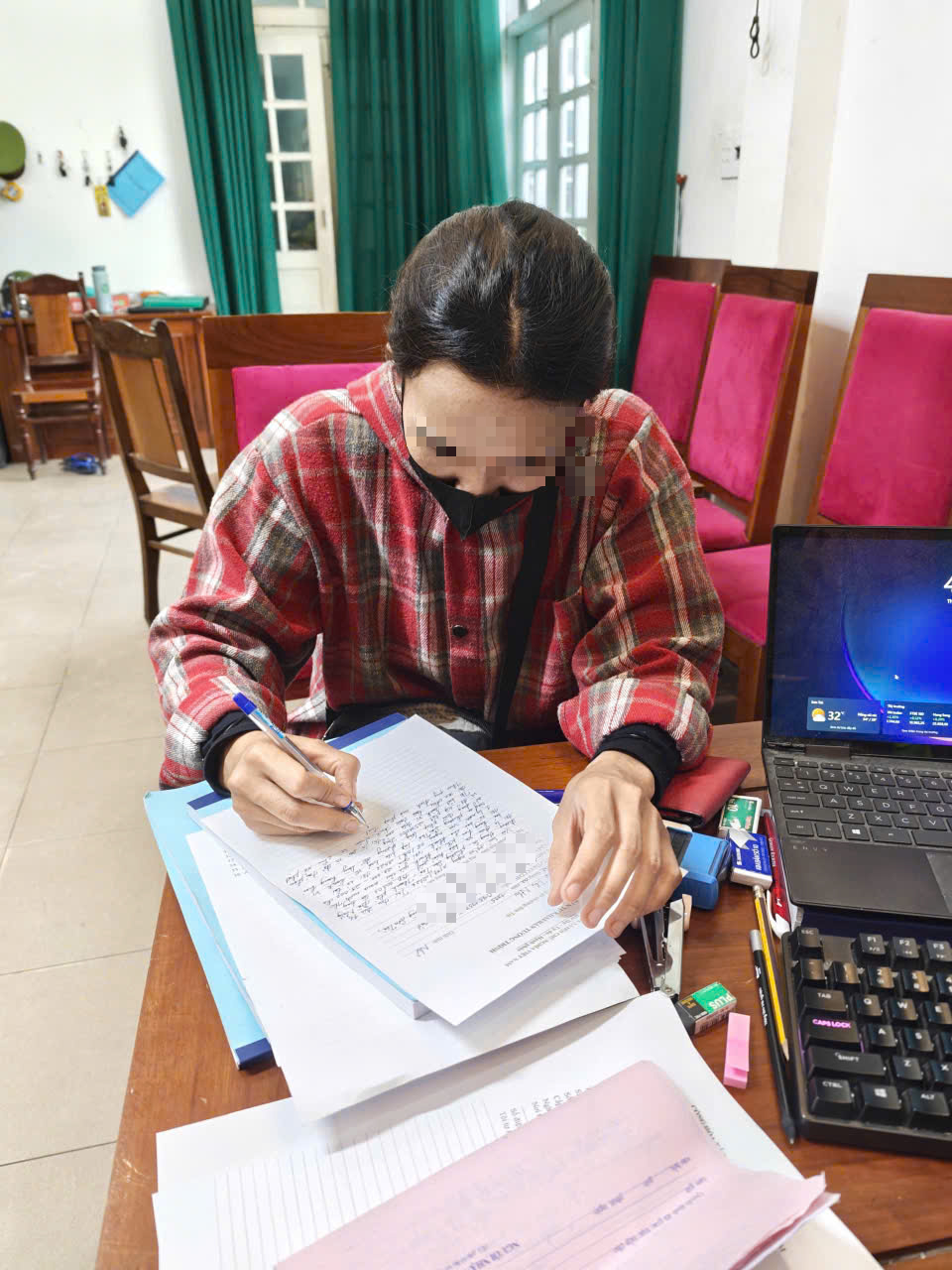 Làm việc 3 ca, xử lý người buôn bán trái phép trên núi Sơn Trà - Ảnh 1.