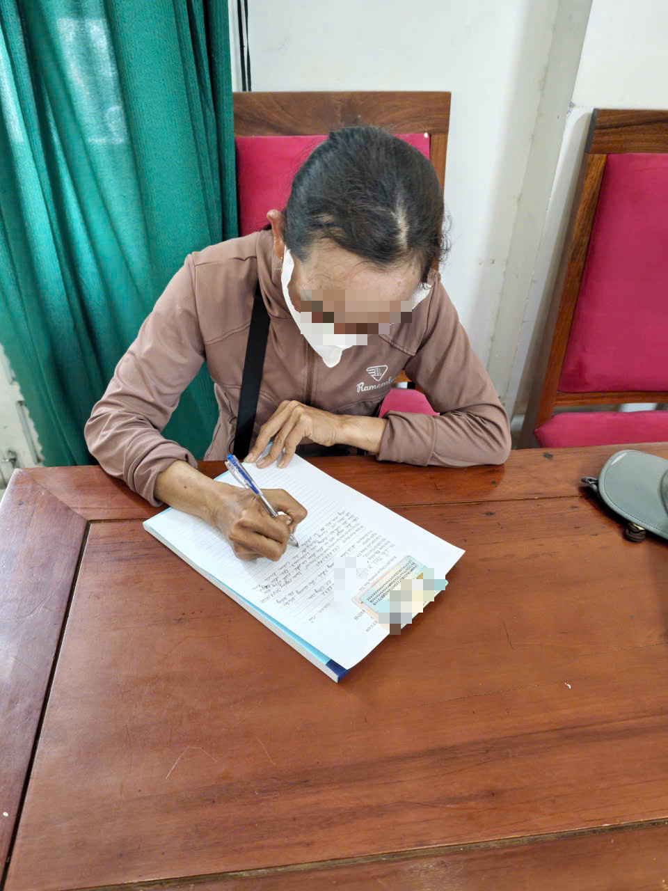 Làm việc 3 ca, xử lý người buôn bán trái phép trên núi Sơn Trà - Ảnh 2.
