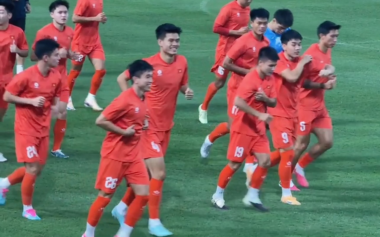 Đội tuyển Campuchia đã đến Việt Nam - Ảnh 1.