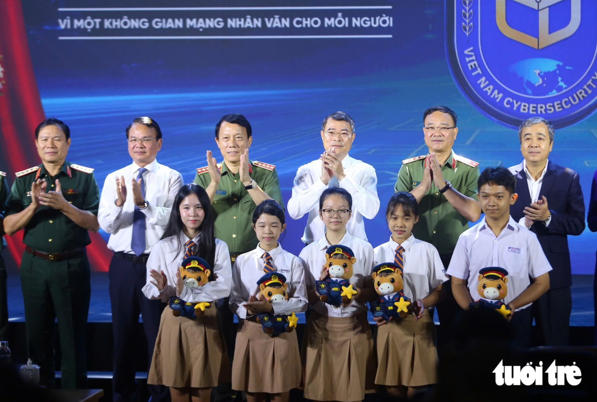 Thủ tướng Lê Minh Hưng: Lấy sự an toàn, hạnh phúc của người dân làm thước đo an ninh mạng - Ảnh 4.