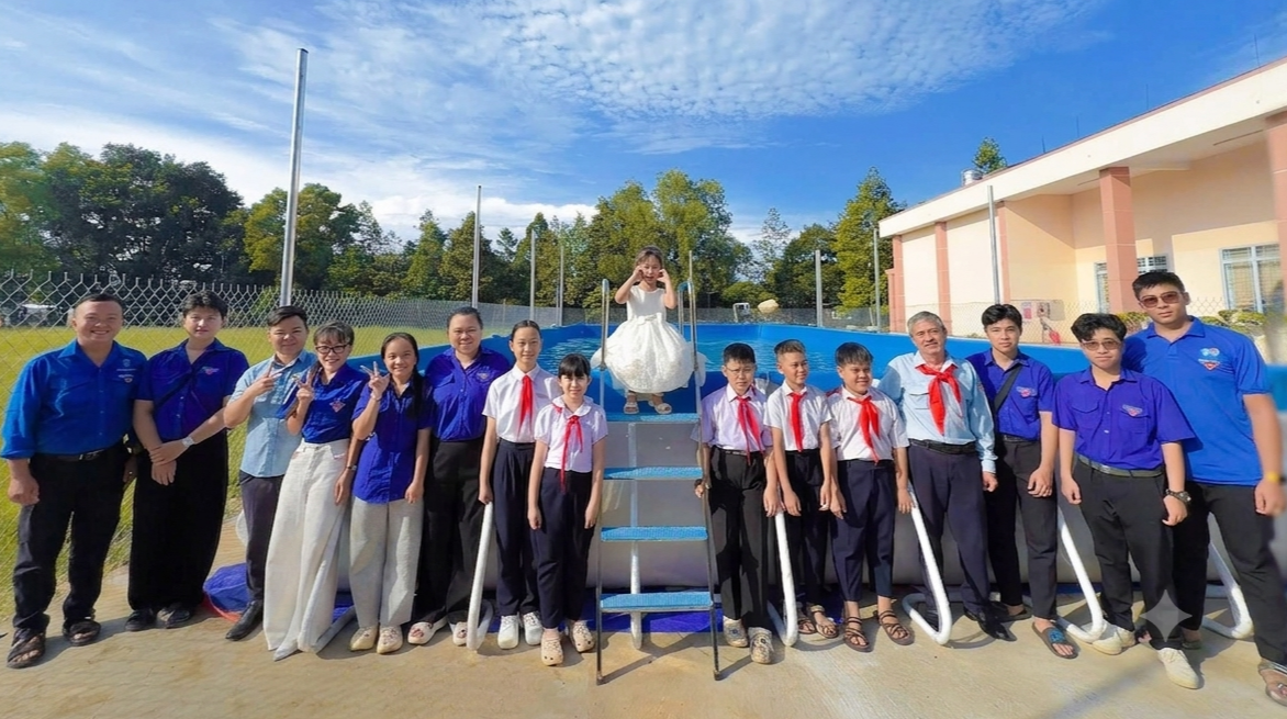 Tăng sân chơi thiếu nhi tại TP . HCM với hồ bơi 100 triệu đồng cho trẻ ngọai thành - Ảnh 1.