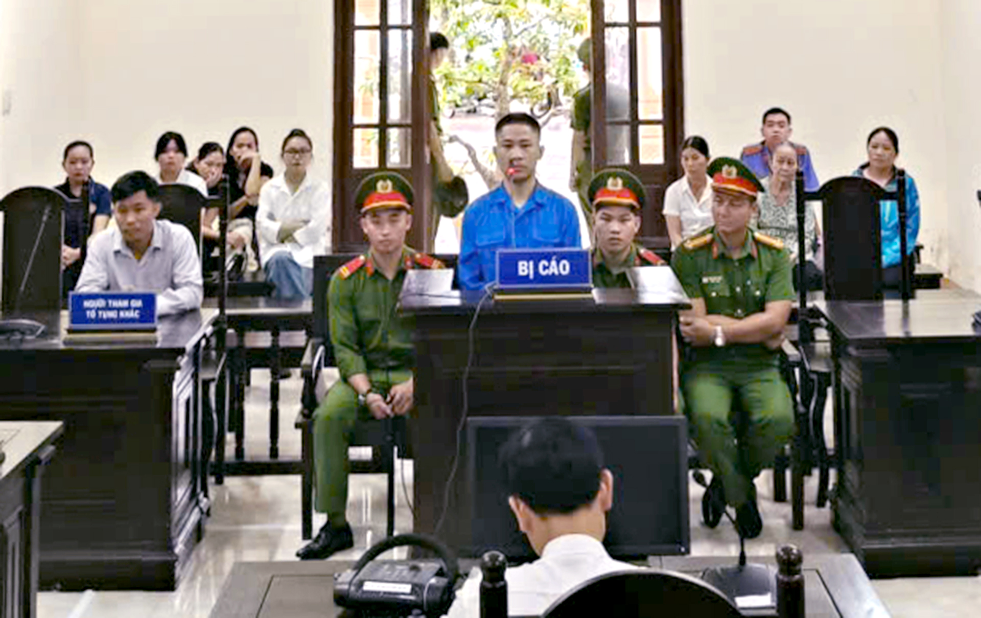Chiếm giữ tiền người khác chuyển khoản nhầm, lãnh án tù - Ảnh 1.