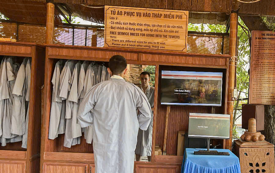 Mời khách mặc 'xuyên thấu' ra ngoài: Các nơi ứng xử thế nào? - Ảnh 4.
