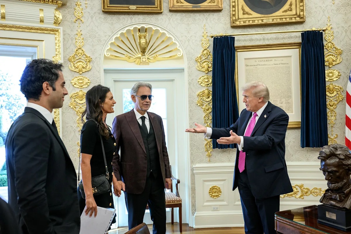 Chiêm ngưỡng Phòng Bầu dục dát vàng của Tổng thống Mỹ Donald Trump - Ảnh 7.